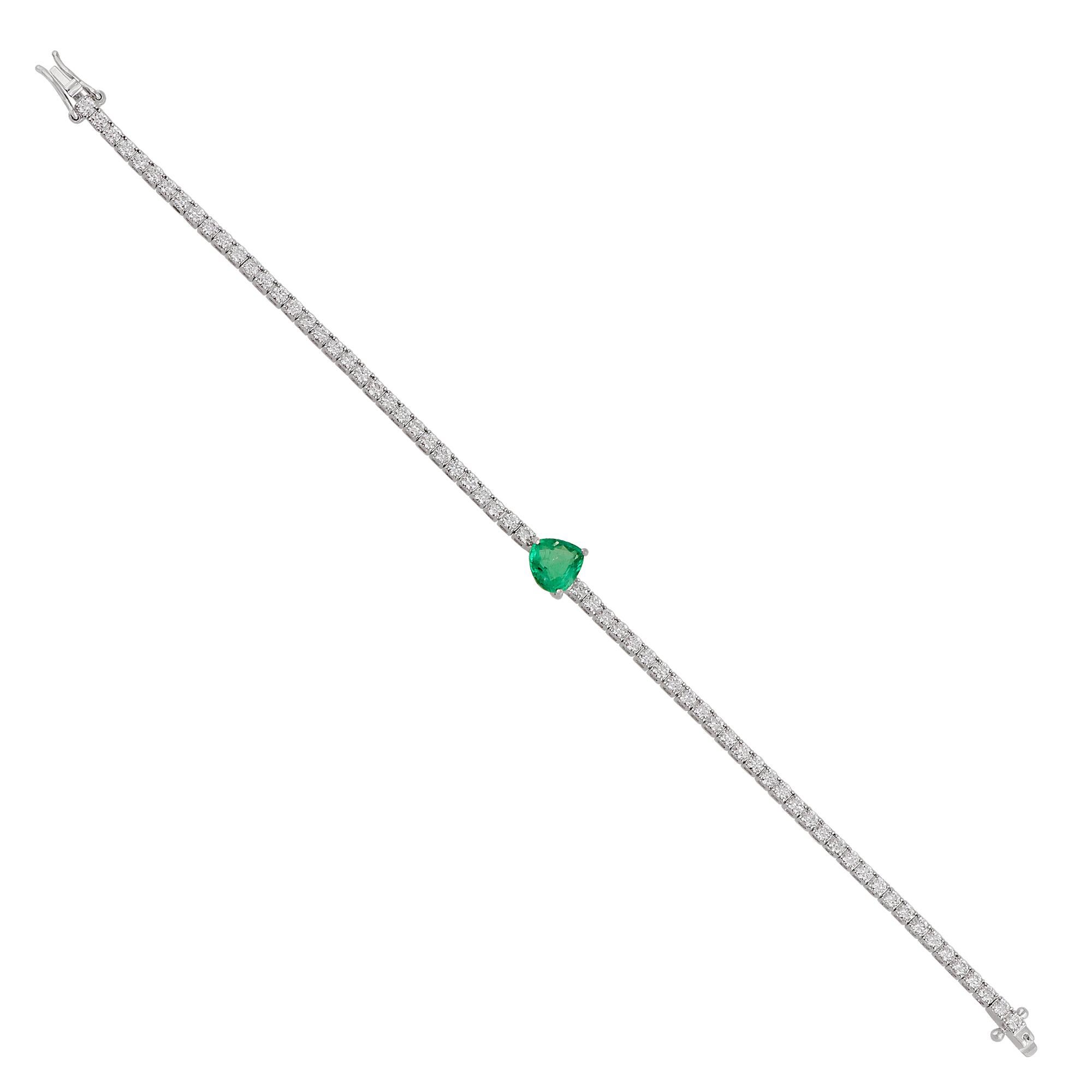 This emerald and diamond bracelet is a versatile piece that can be worn for special occasions or as an everyday accessory. Its elegance and sophistication make it a perfect complement to formal attire, while its timeless design allows it to be worn