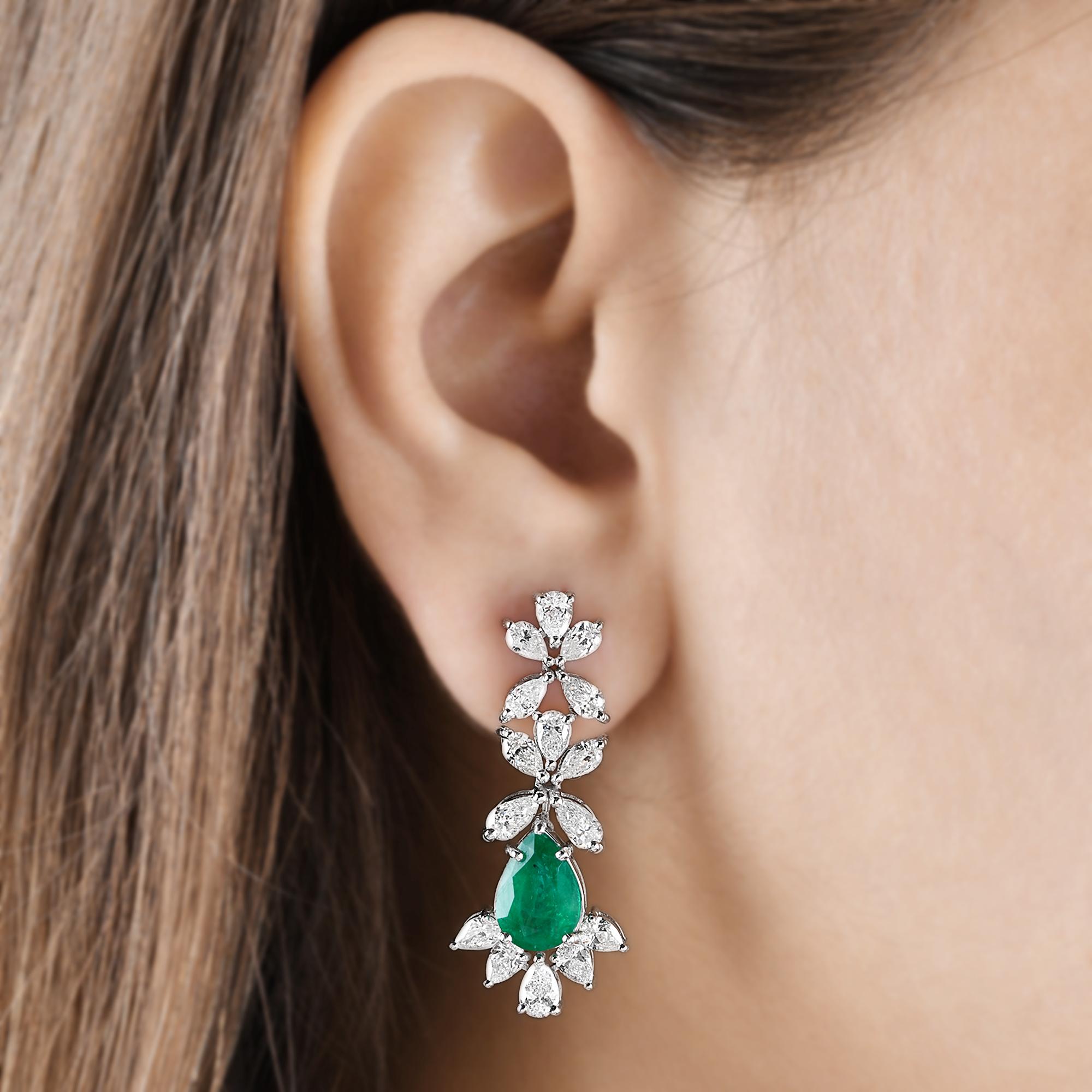 Birne Natürlicher Smaragd Edelstein Ohrringe Birne Diamant 14 Karat Weißgold (Tropfenschliff) im Angebot