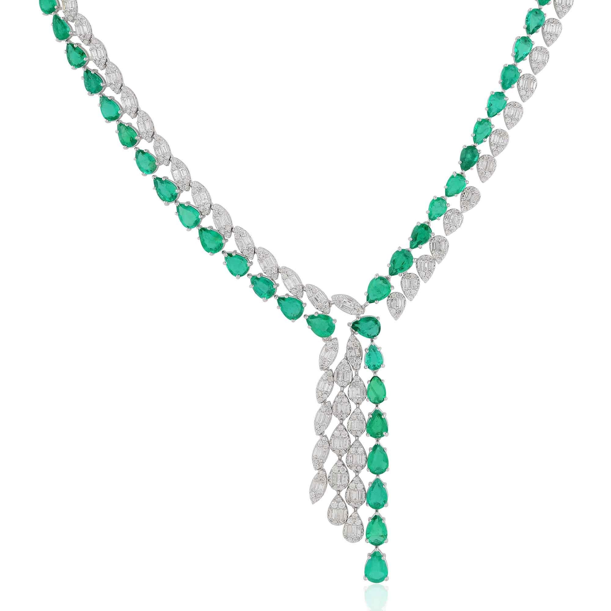 Moderne Collier de pierres précieuses émeraude naturelle poire Baguette diamant Or blanc 14 carats en vente