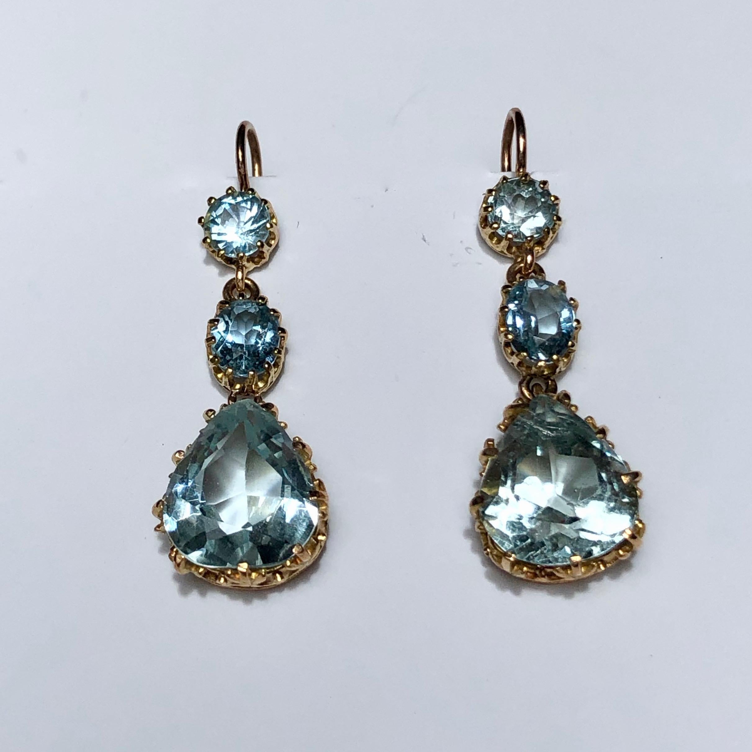 Pear and Old Cut Triple Aquamarine Drop Chandelier Earrings 18 Karat Yellow Gold For Sale 5
