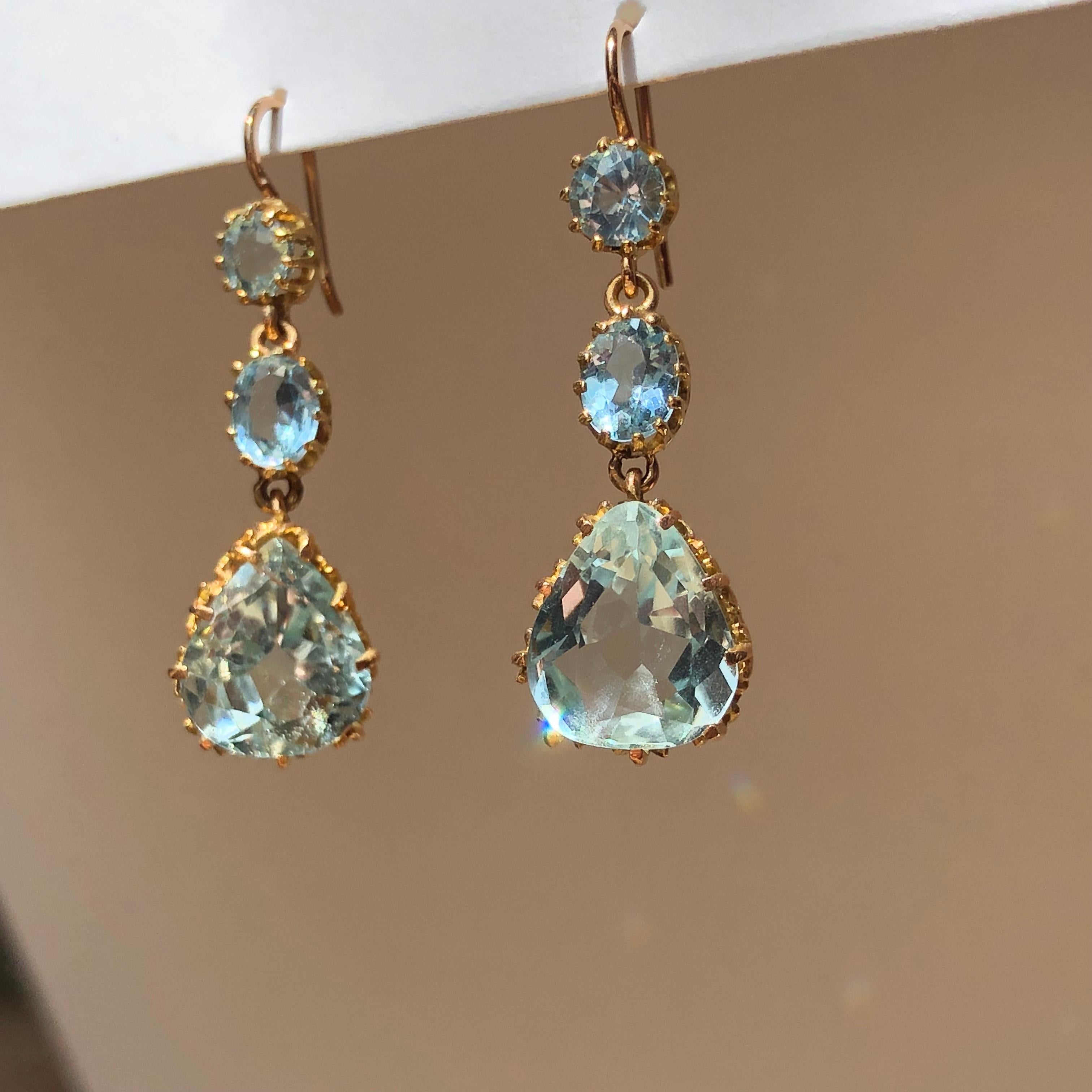 Pear and Old Cut Triple Aquamarine Drop Chandelier Earrings 18 Karat Yellow Gold For Sale 6