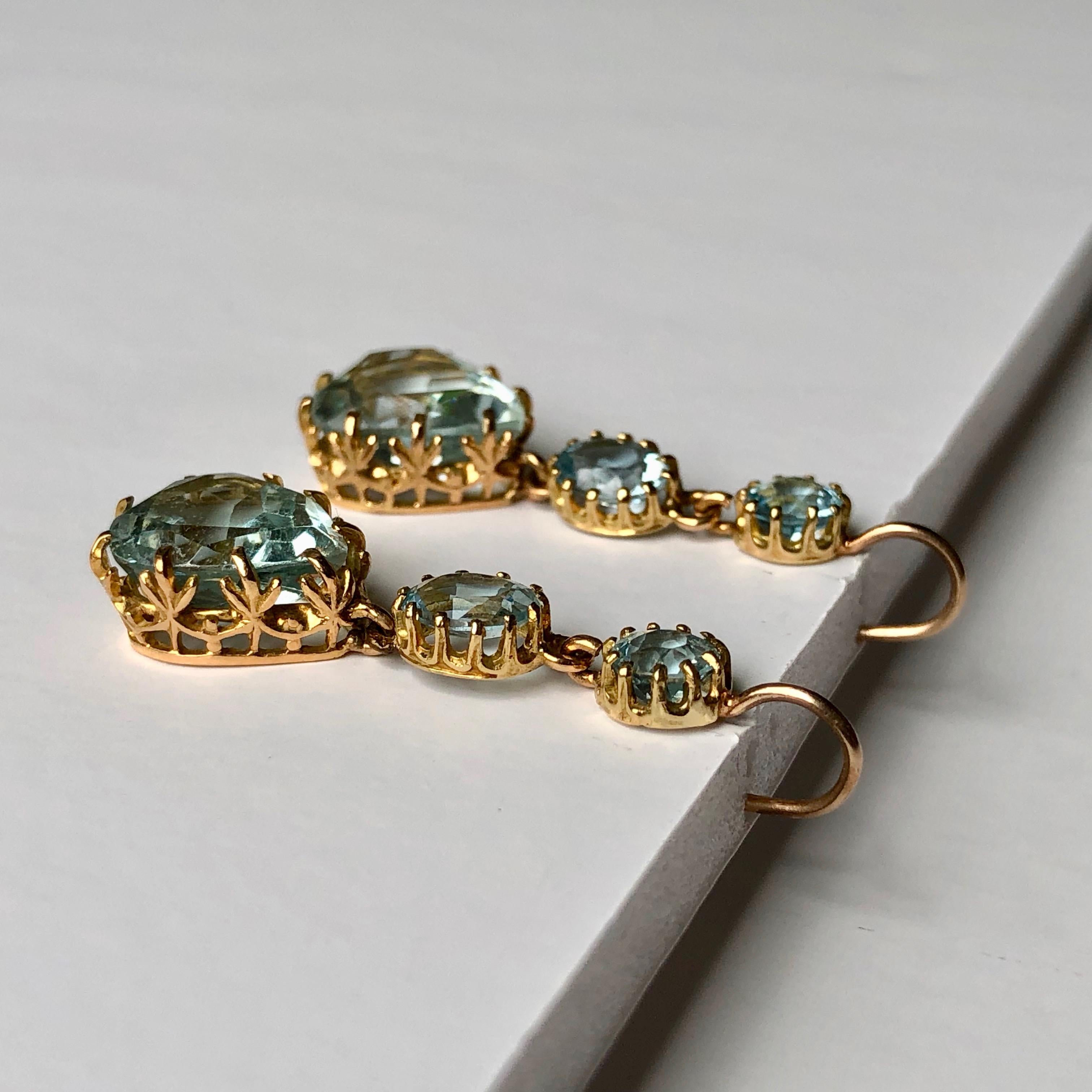 Early Victorian Pear and Old Cut Triple Aquamarine Drop Chandelier Earrings 18 Karat Yellow Gold For Sale