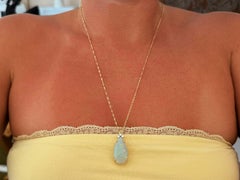 Collar de diamantes con ópalo en forma de pera, de oro amarillo de 14K
