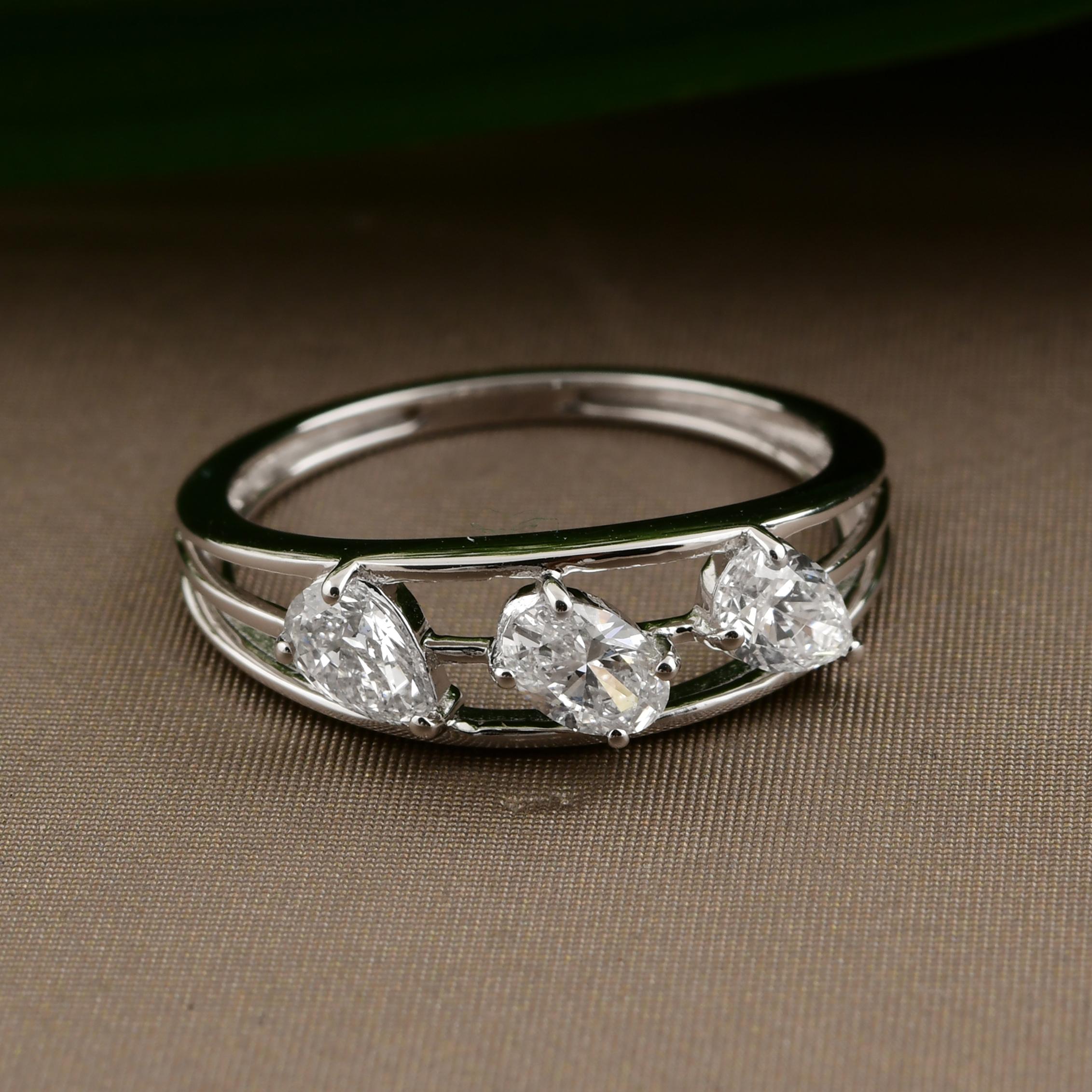 En vente :  Bague à trois pierres en or blanc 14k avec diamant naturel SI/H de forme ovale de poire Tous droits payés 7