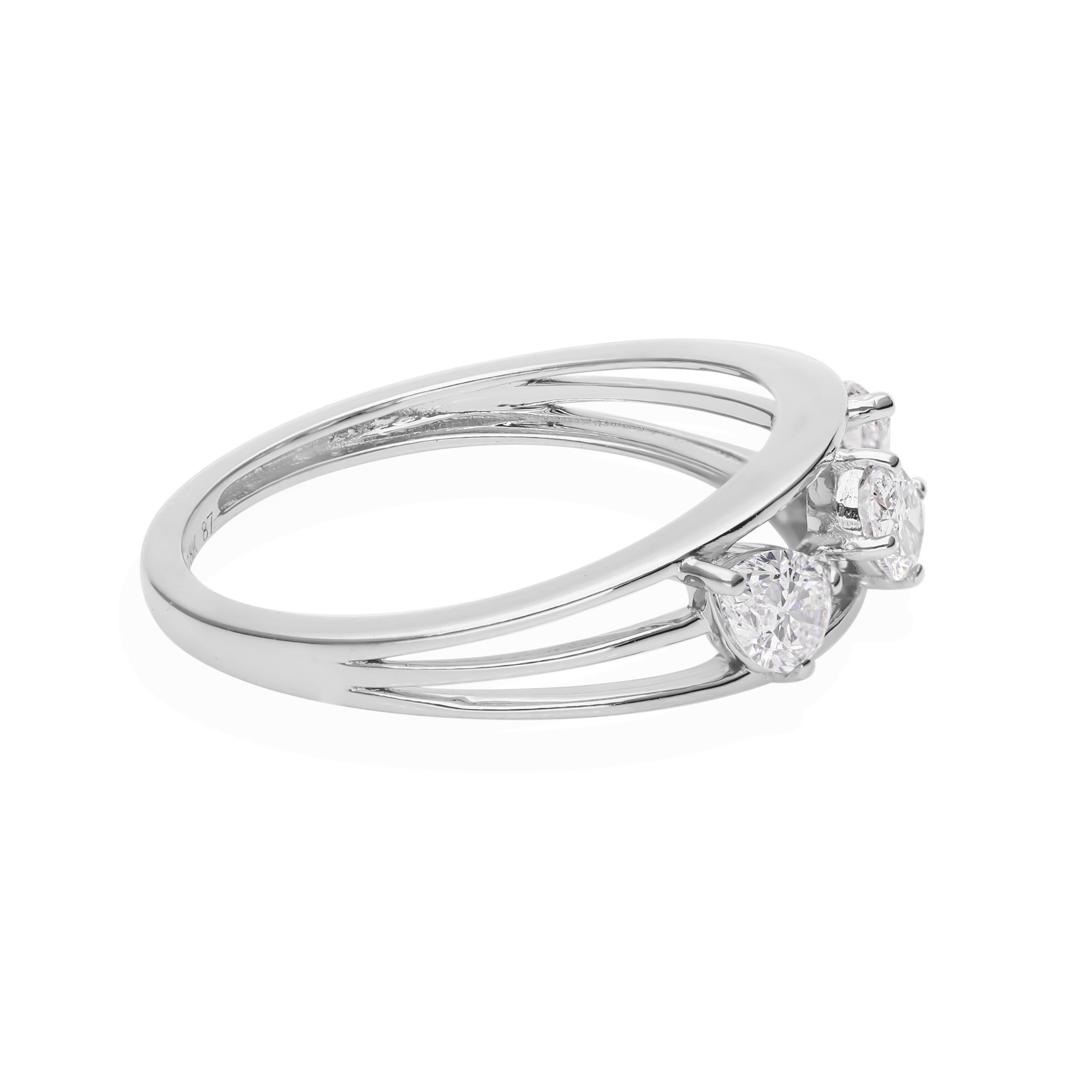 En vente :  Bague à trois pierres en or blanc 18k avec diamant naturel SI/H de forme ovale de poire Tous les tarifs ont été payés 10