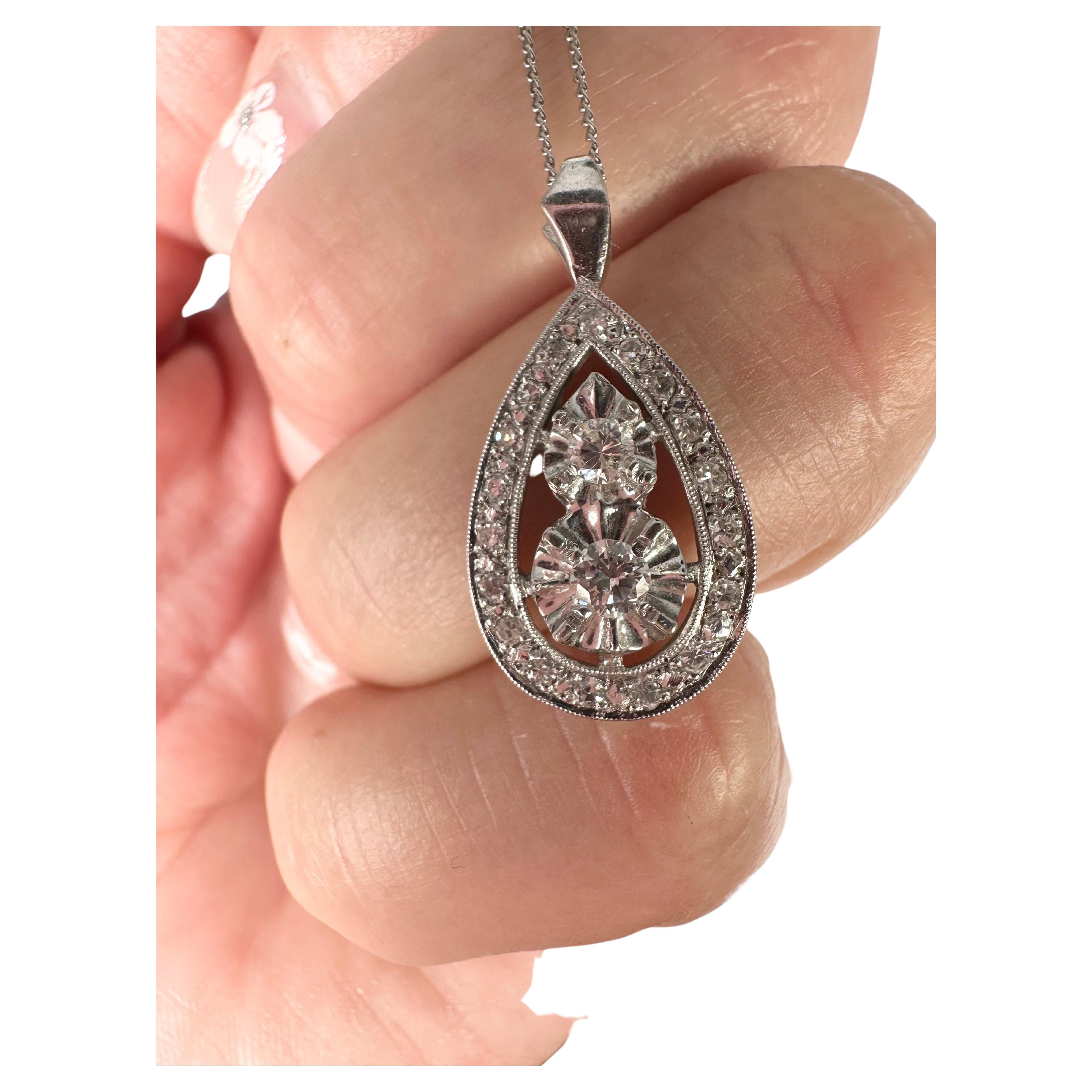 Beautiful vintage pendant necklace in 14KT white gold with natural single cut diamonds, 18 inches chain complements the pendant.

METAL: 14KT
NATURAL DIAMOND(S)
Clarity/Color: VS-SI/F-G
Cut: Round (singel cut)
Carat:0.47ct
Grams3.16
size: 18 inches