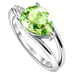 Birne Peridot 14k Gold Ring.