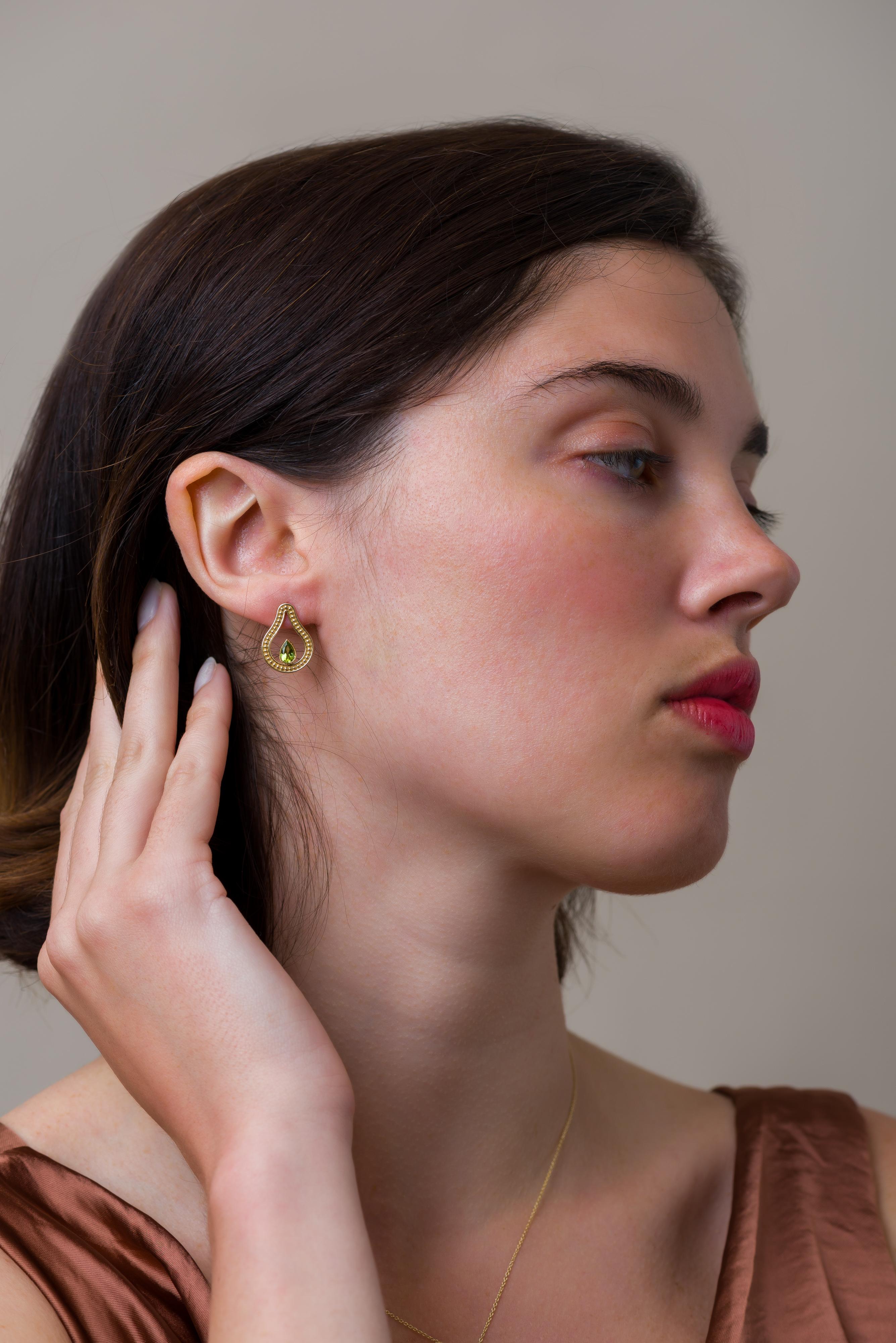 These exquisite open pear-shaped gold earrings, adorned with a radiant pear peridot, exude timeless sophistication, making a statement that transcends trends and enhances your unique style.

100% handmade in our workshop.

Metal: 18K Gold
Gemstones: