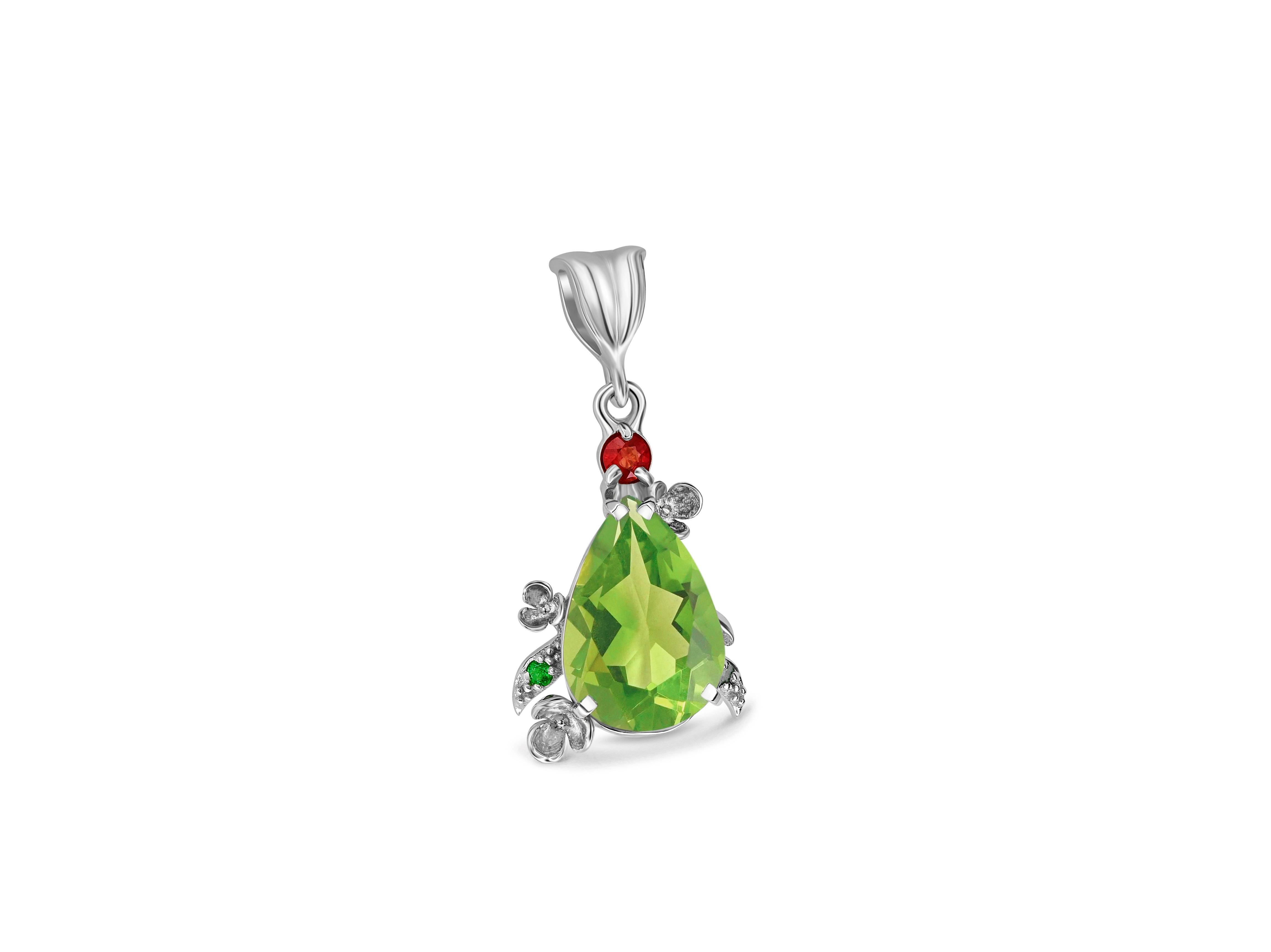 Pear Peridot Pendant In New Condition For Sale In Istanbul, TR