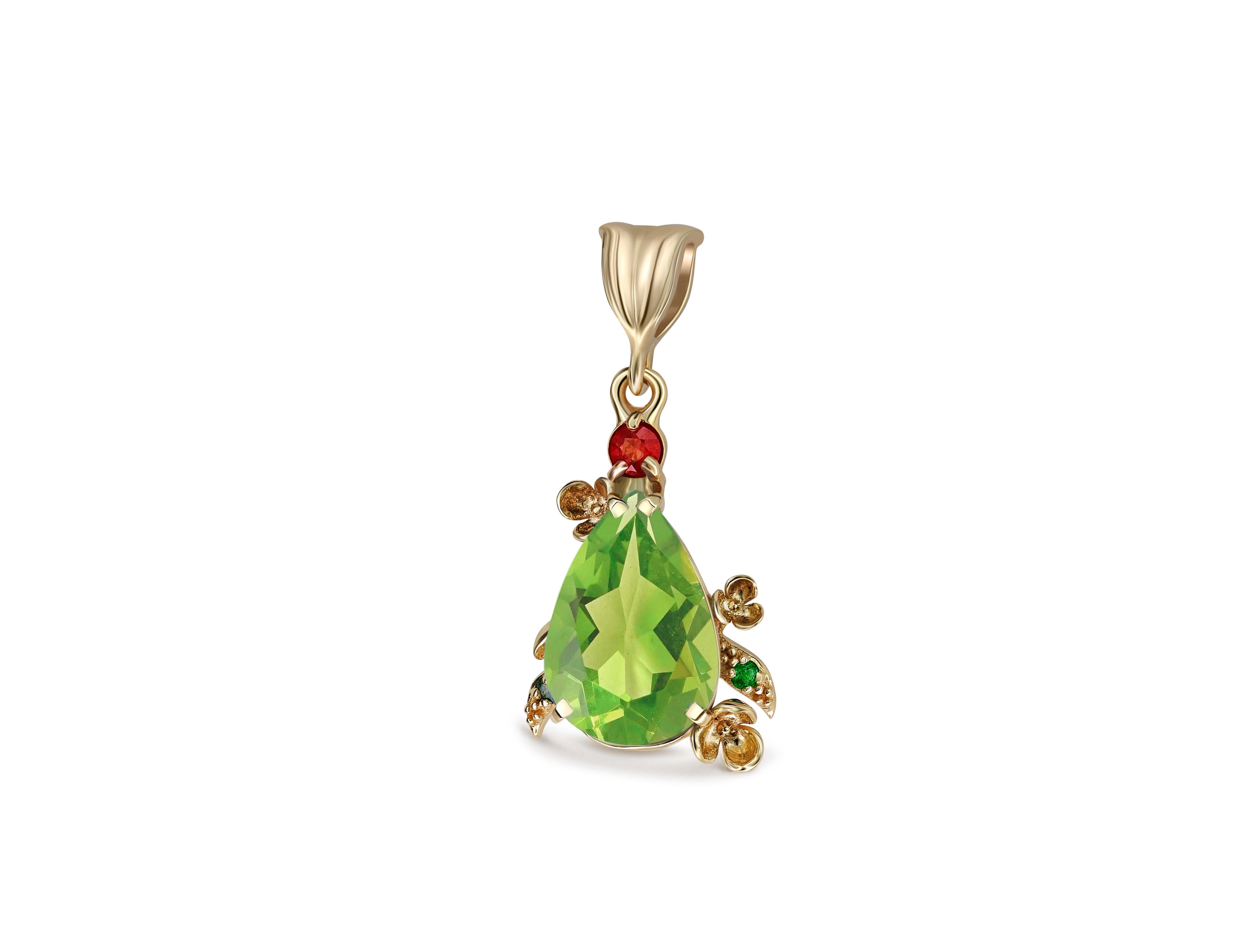 Pear Peridot Pendant in 14 Karat Gold.  In New Condition For Sale In Istanbul, TR