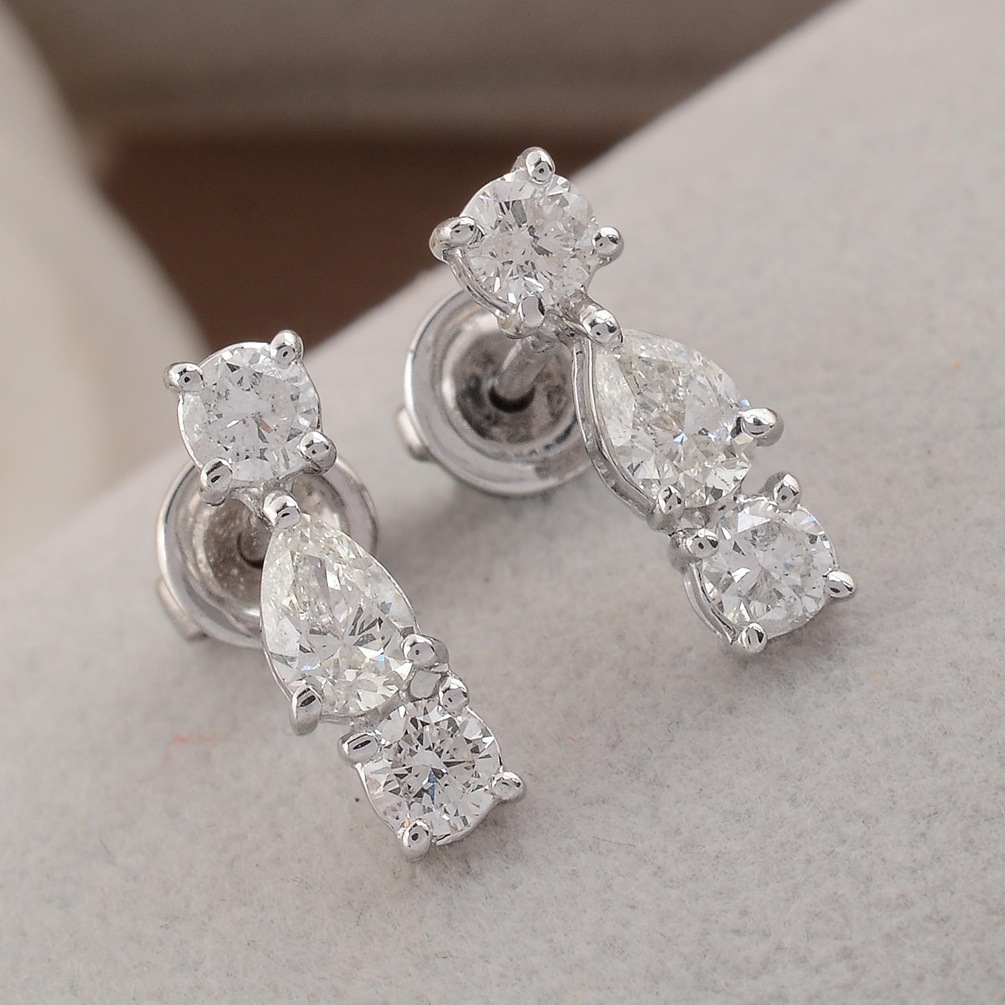 Moderno Orecchini pendenti con pera e diamante rotondo in oro bianco 14 carati, fatti a mano. in vendita