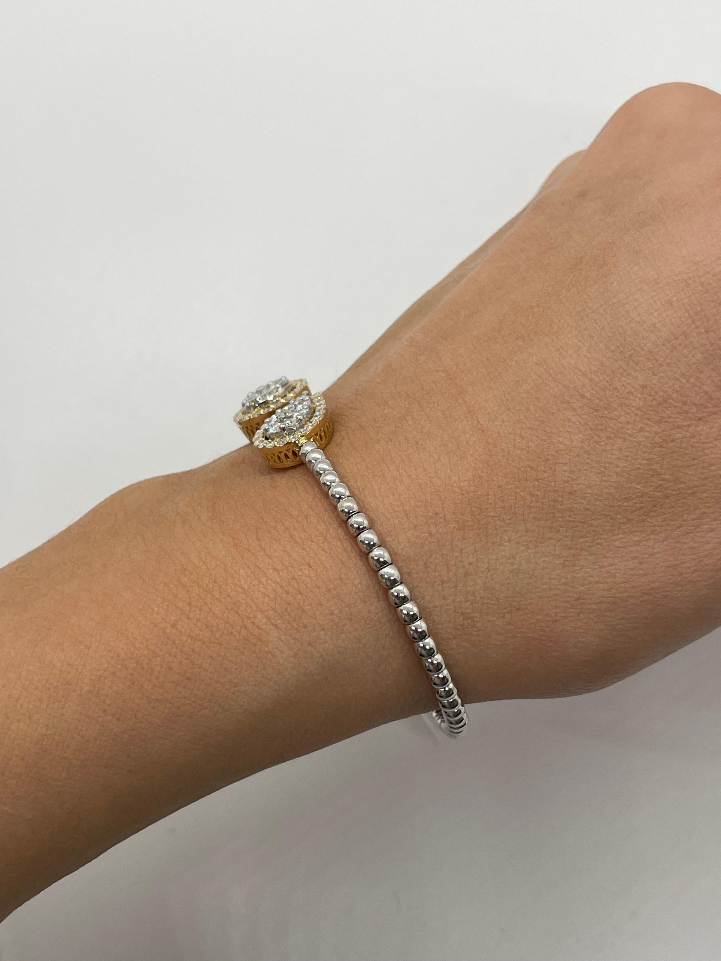 Grande manchette en or blanc et jaune 18 carats avec diamants en forme de poire et diamants ronds d'illusion Neuf - En vente à Los Angeles, CA