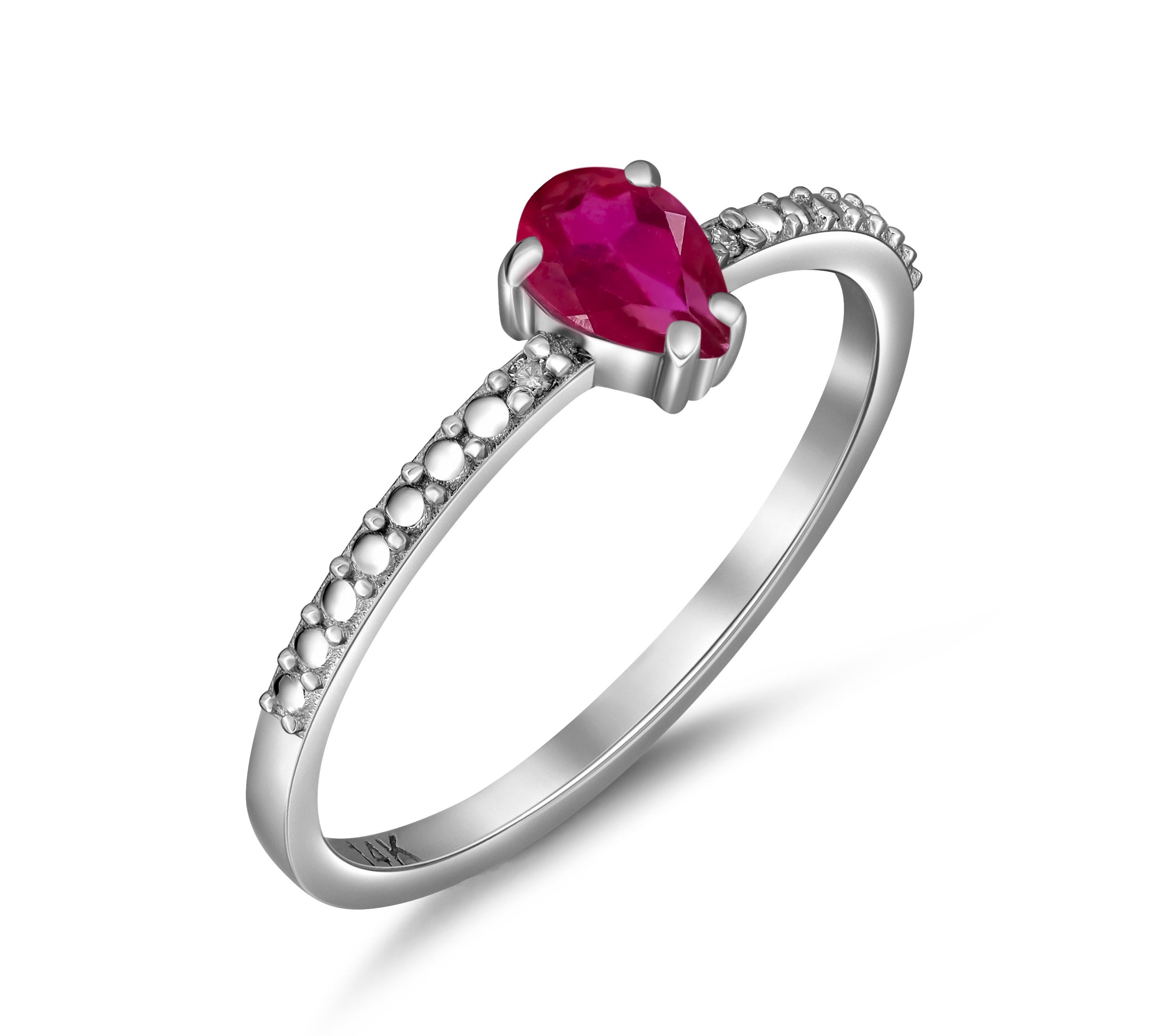 Pear ruby 14k gold ring. Minimalist ruby ring. 0.50 ct ruby ring. Red ruby ring. July birthstone ring. By Daizy Jewellery.

Metal type: 14kt solid gold
Weight: 1.8 gr depends from size

Gemstones:
Natural ruby, pear shape
Weight - 0.45-0.50 ct,  Red