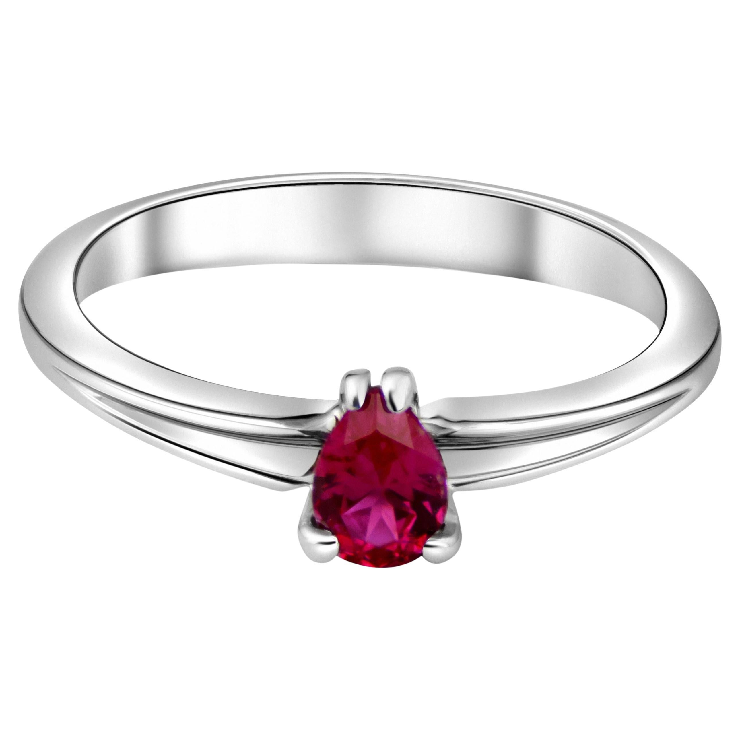 Anillo de oro de 14k con rubí pera