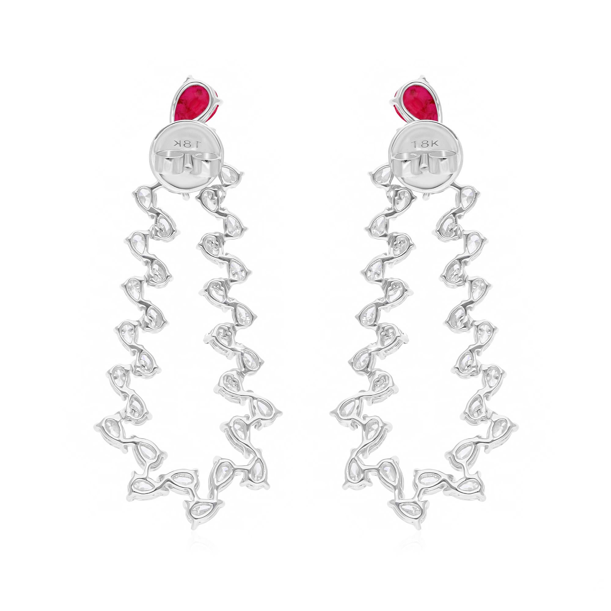 Orecchini a Pera Rubino Corallo Gemma SI/H Diamante Oro Bianco 18 Carati Fine Dangle In condizioni Nuovo in vendita a Diera, Dubai