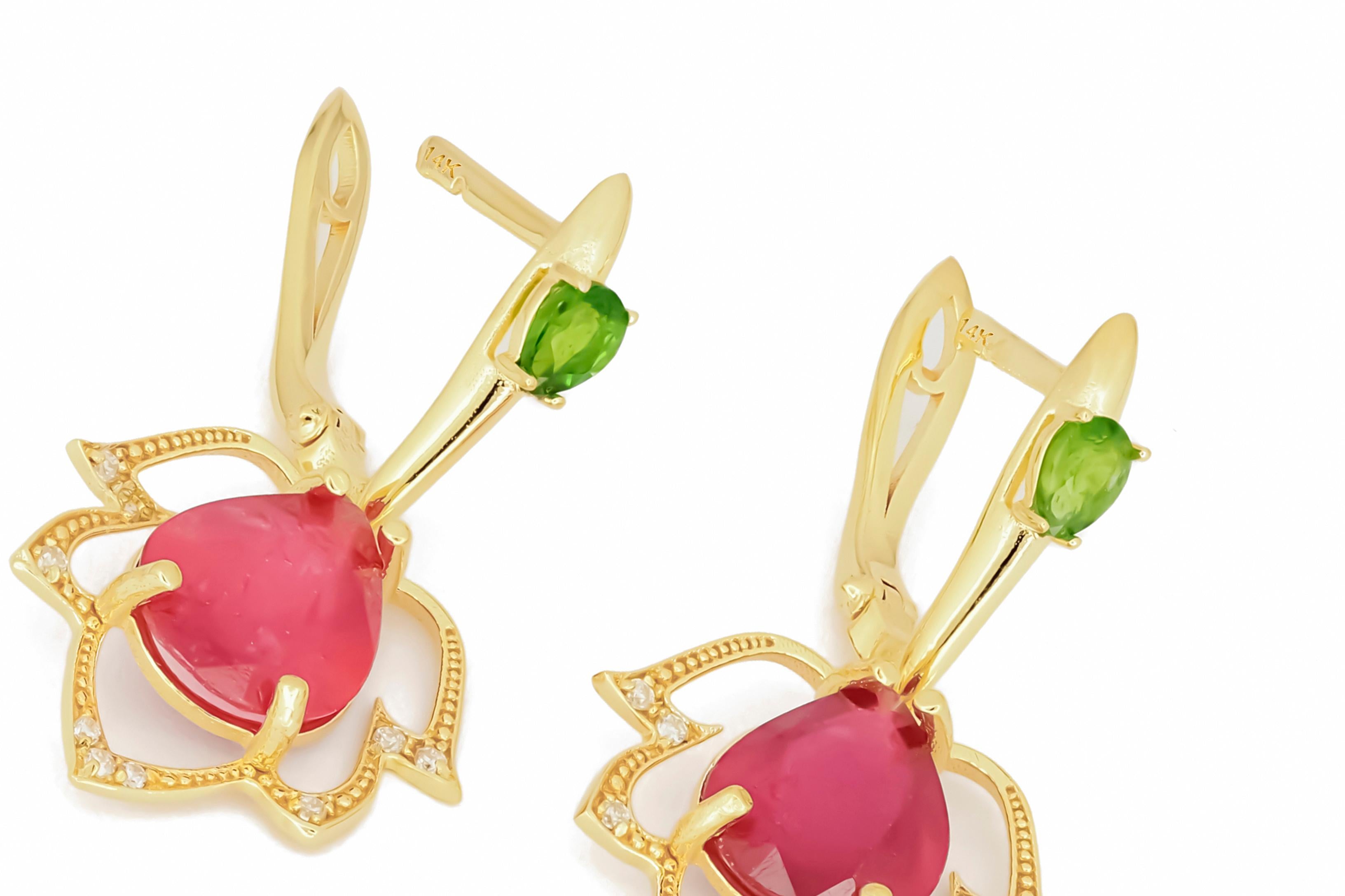 Pear ruby flower 14k gold earrings. For Sale 4