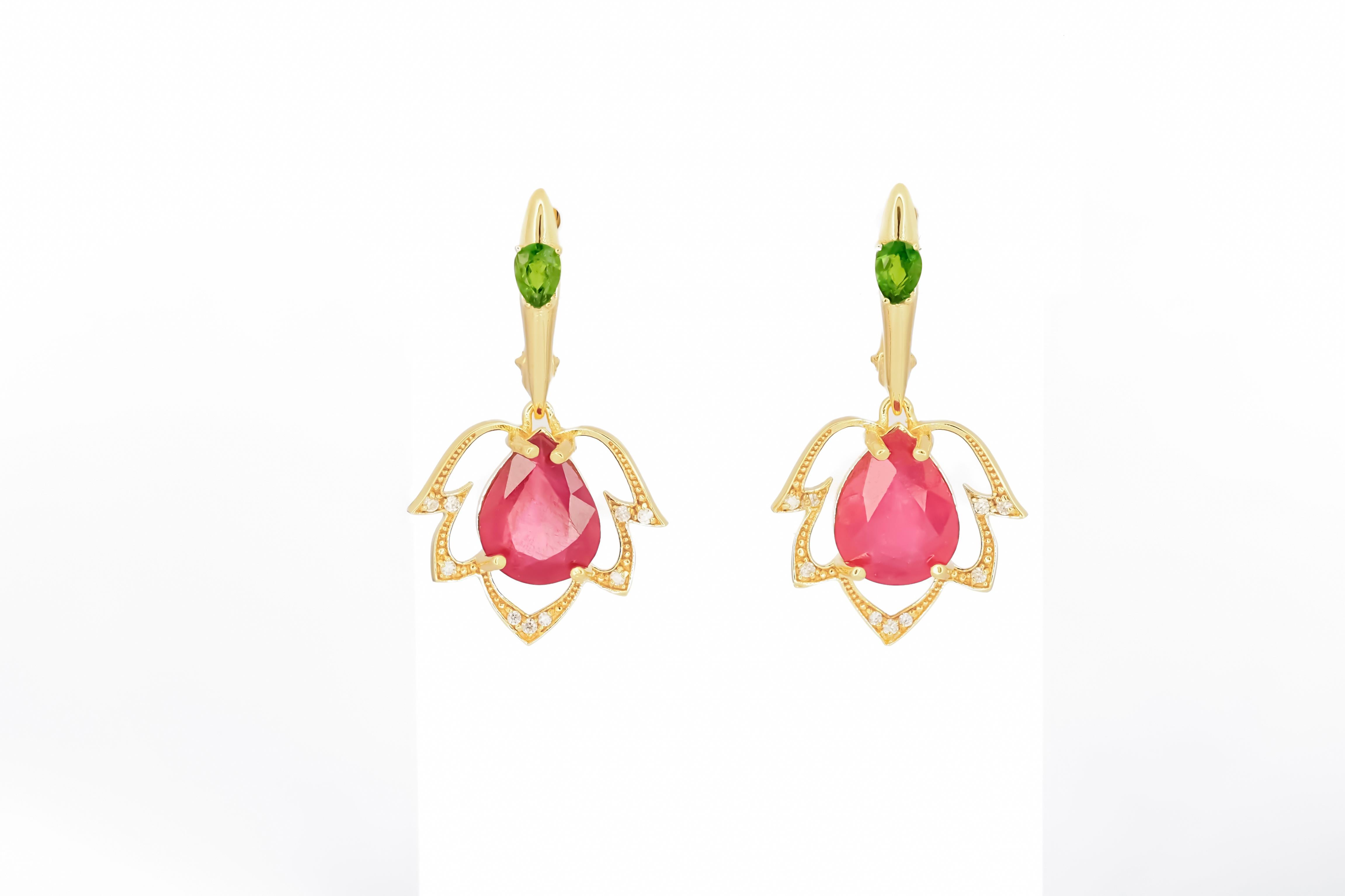 Pear ruby flower 14k gold earrings. Ruby gold earrings. Flower gold earrins. Lotus gold earrings. Ruby dangle earrings. July birthstone earrings.

Metal: 14k gold
Weight: 3.8 gr
Earrings size: 30x16mm

Gemstones:
Ruby 2 pieces.
Red color,