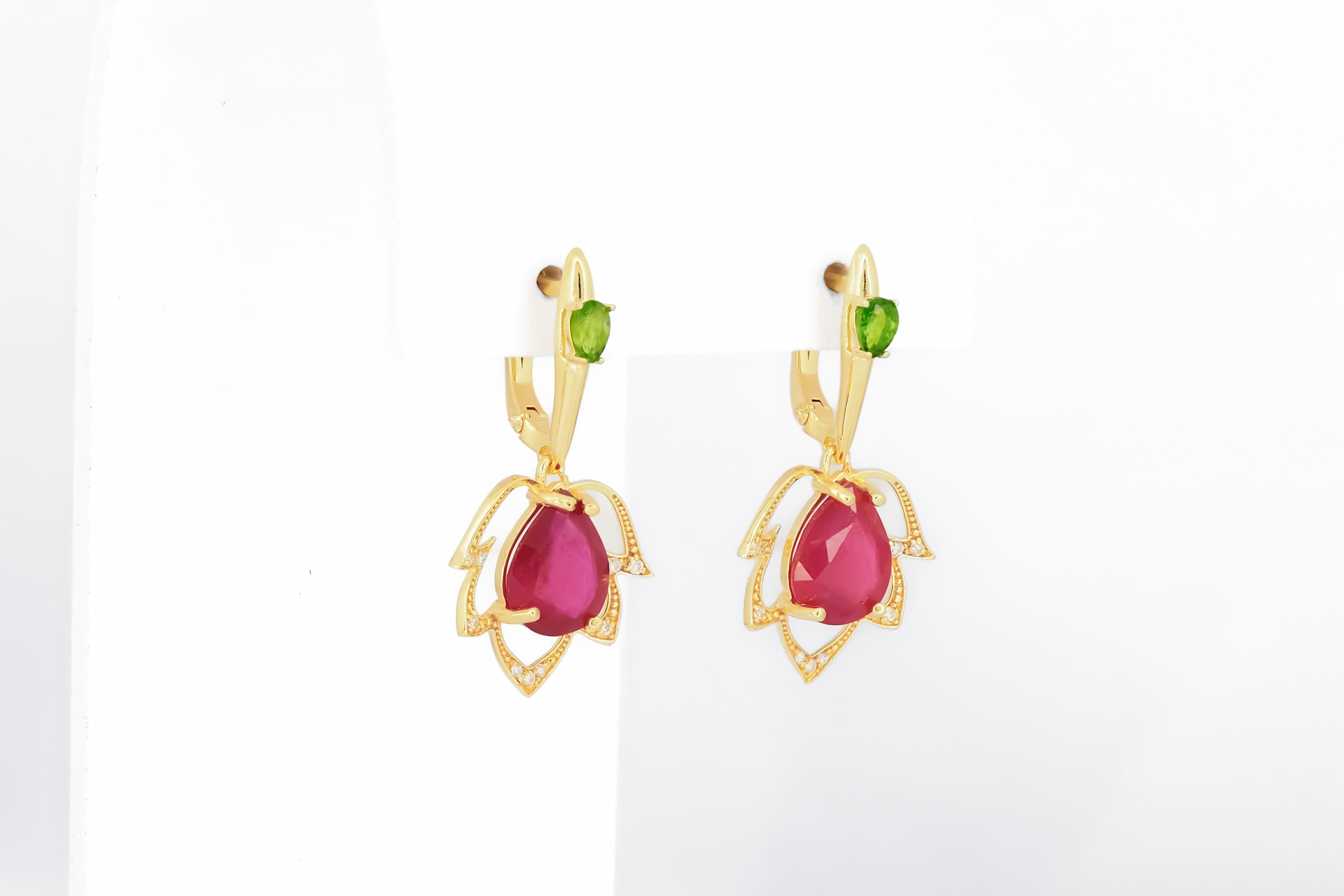 Modern Pear ruby flower 14k gold earrings. For Sale