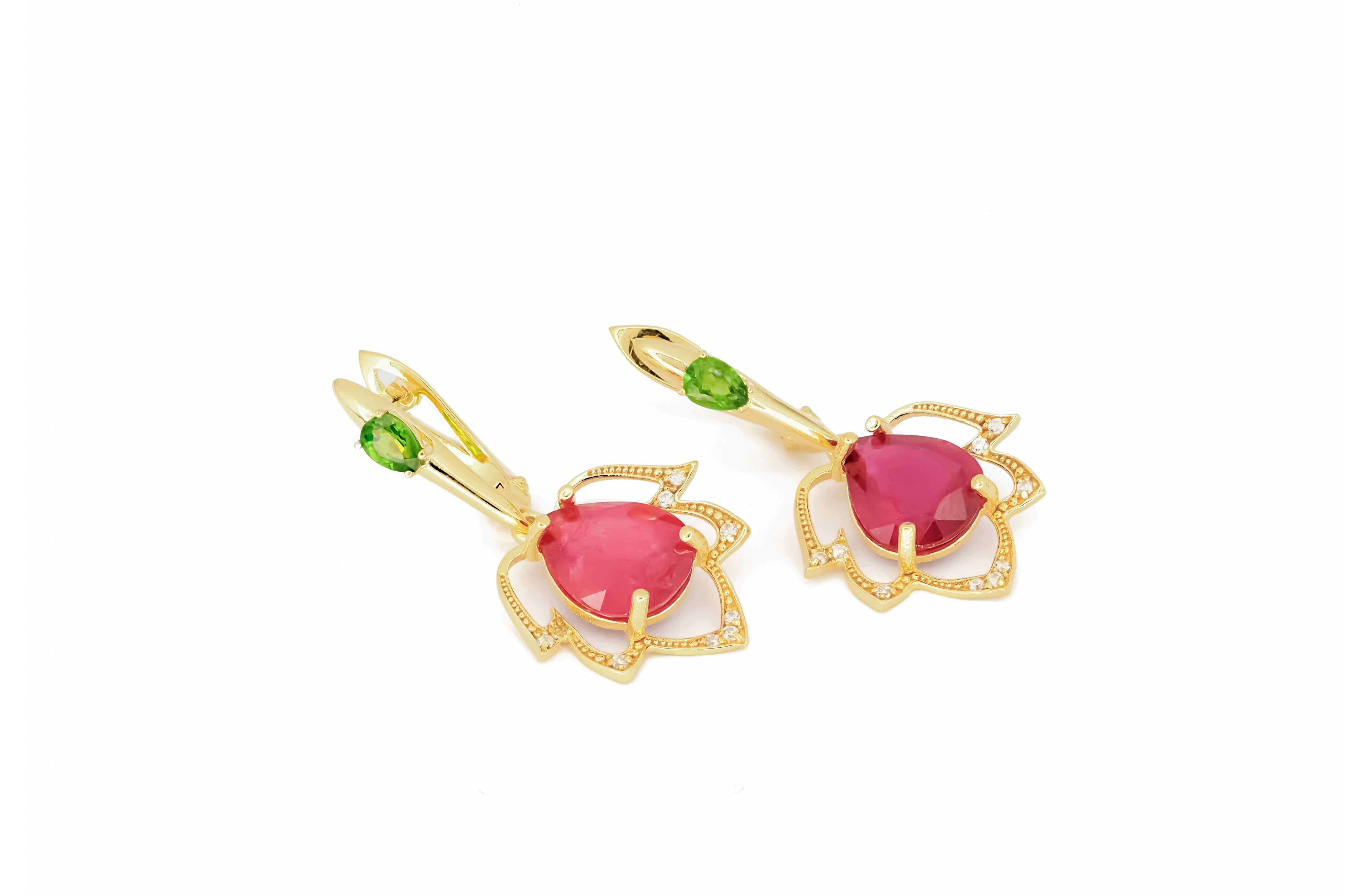 Women's Pear ruby flower 14k gold earrings. For Sale