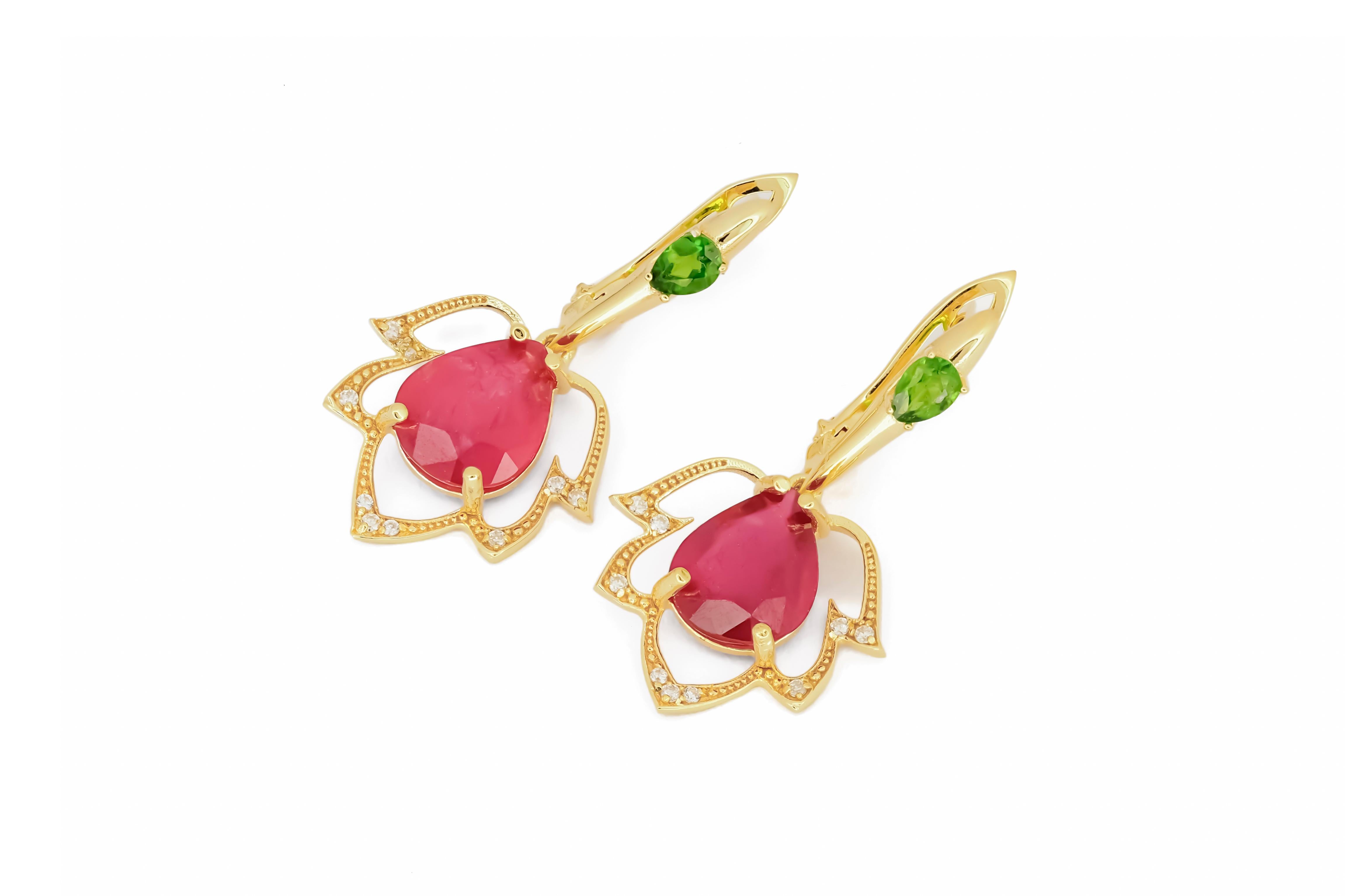 Pear ruby flower 14k gold earrings. For Sale 1