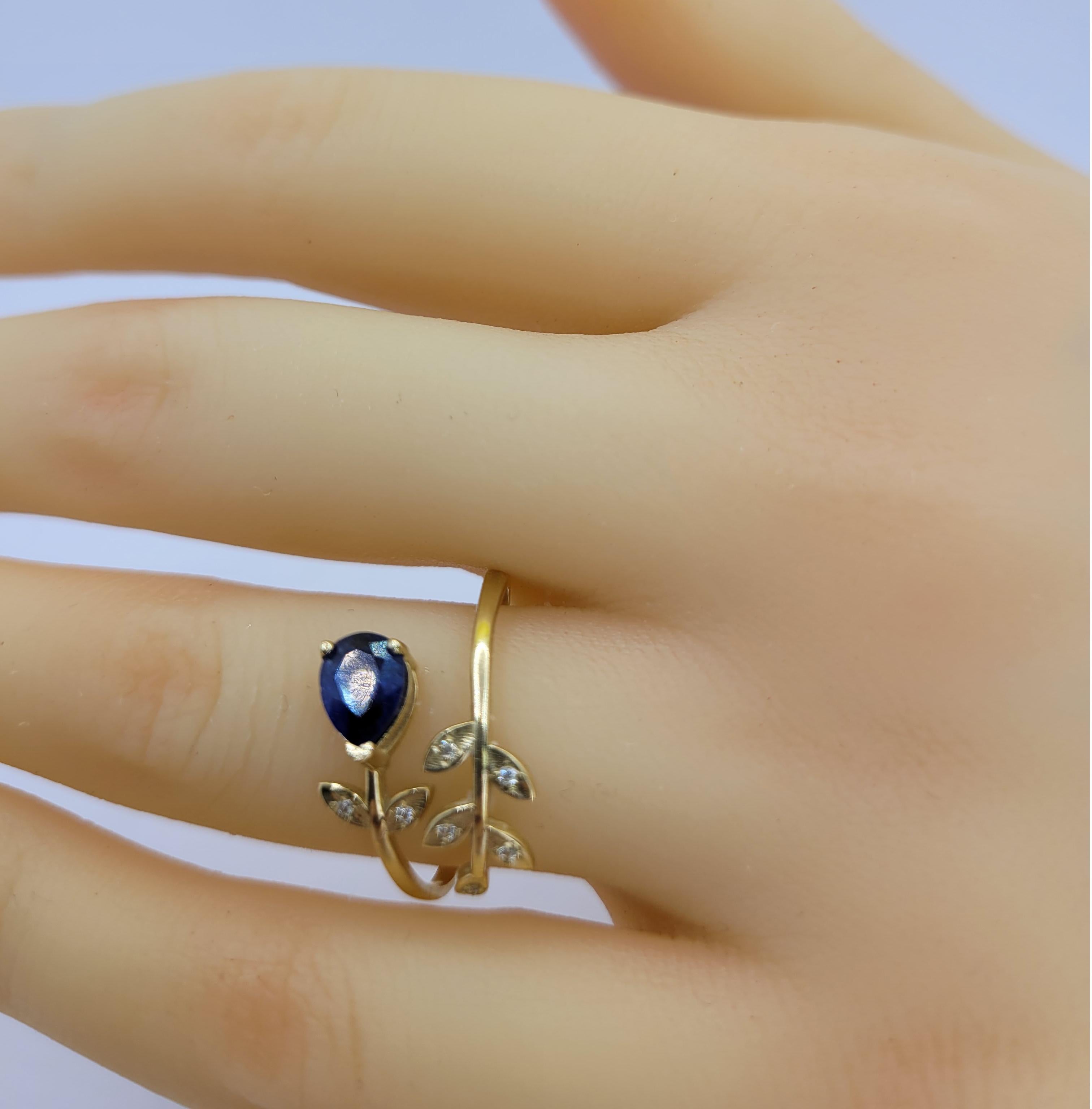 Pear Cut Pear sapphire 14k gold ring. For Sale