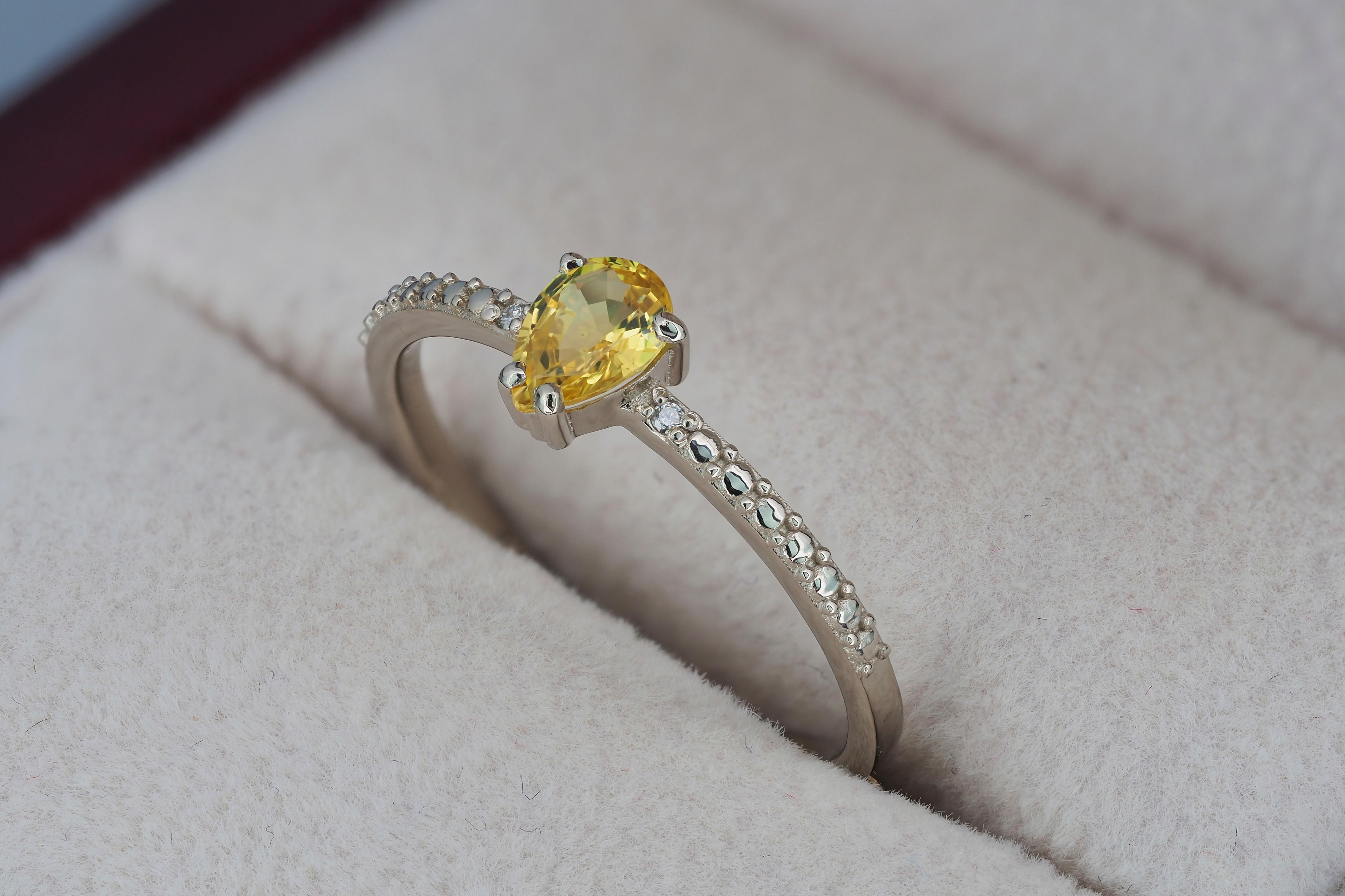 Pear sapphire 14k gold ring.  For Sale 3