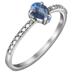 Ring aus 14-karätigem Gold mit Birnensaphir.