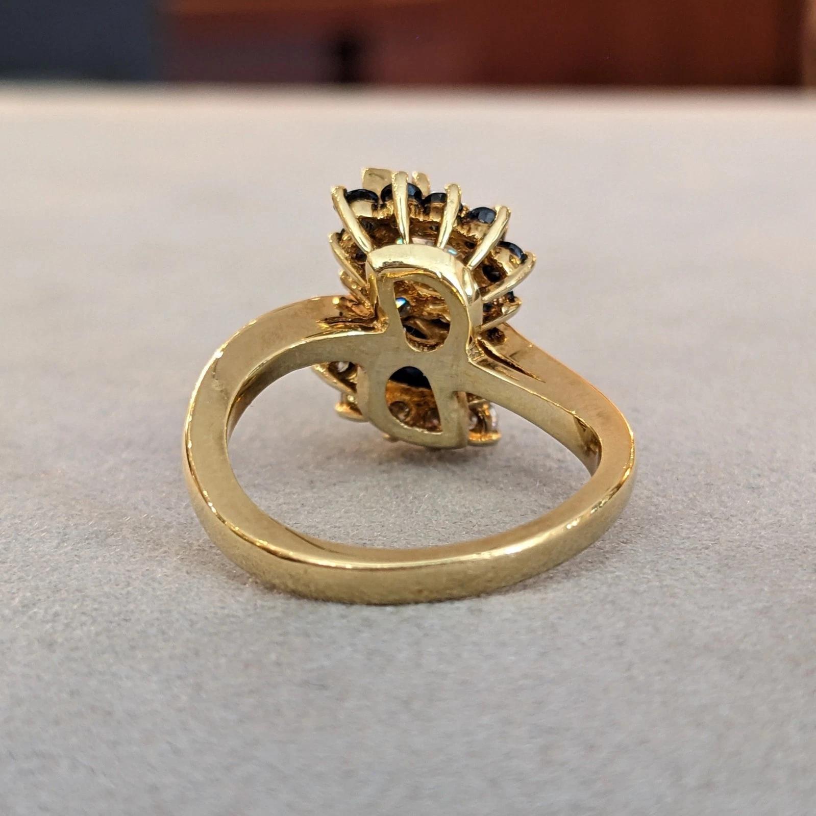 Anello bypass con zaffiro e diamante perlato in oro giallo 18 carati in vendita 1