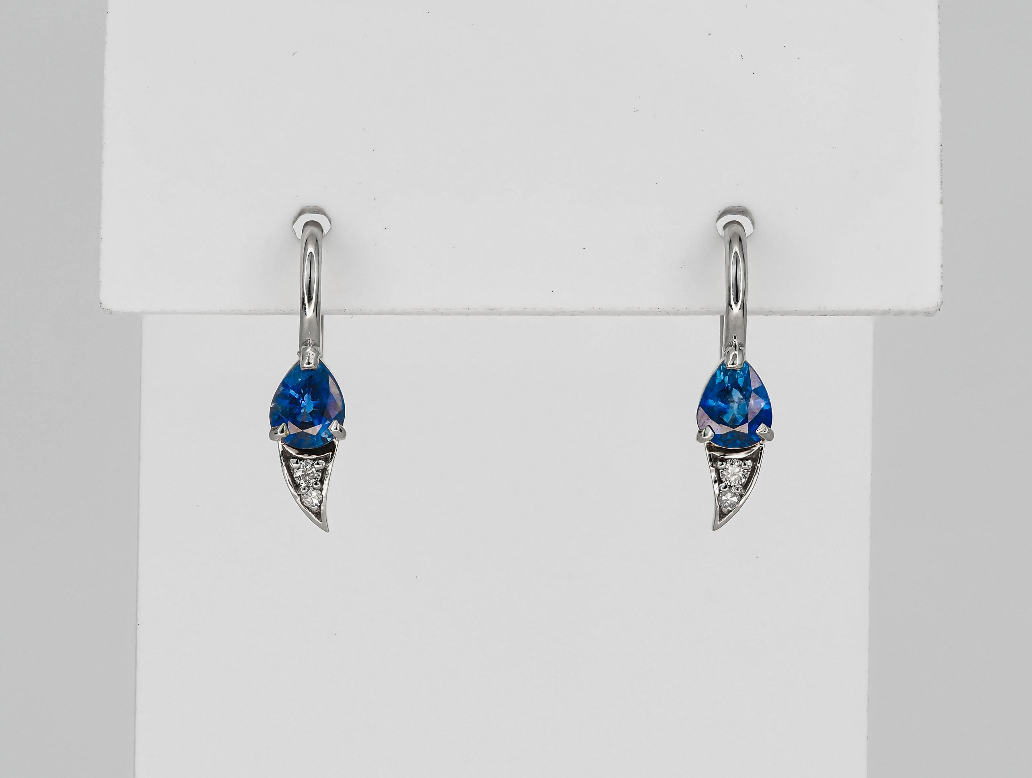 Modern Pear sapphires 14k gold earrings.  For Sale