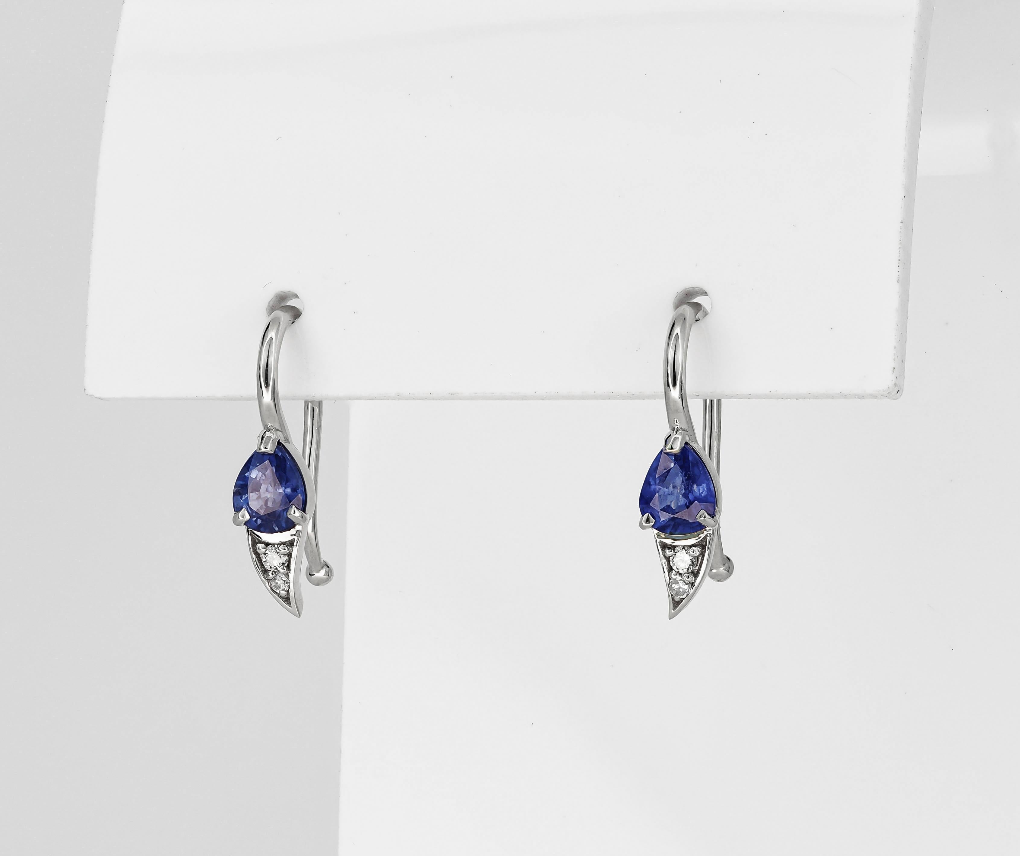 Pear sapphires 14k gold earrings.  In New Condition For Sale In Istanbul, TR