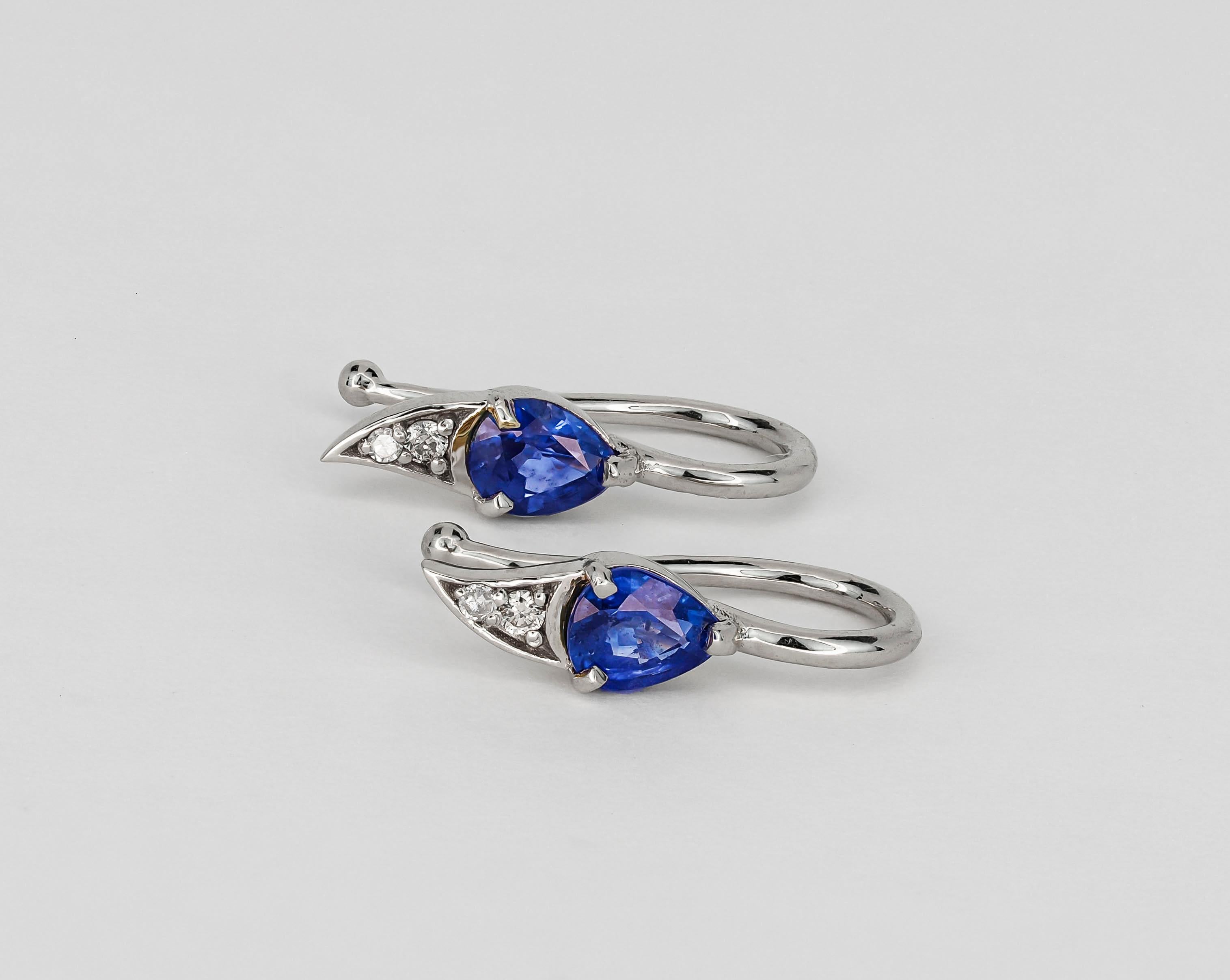 Women's Pear sapphires 14k gold earrings.  For Sale