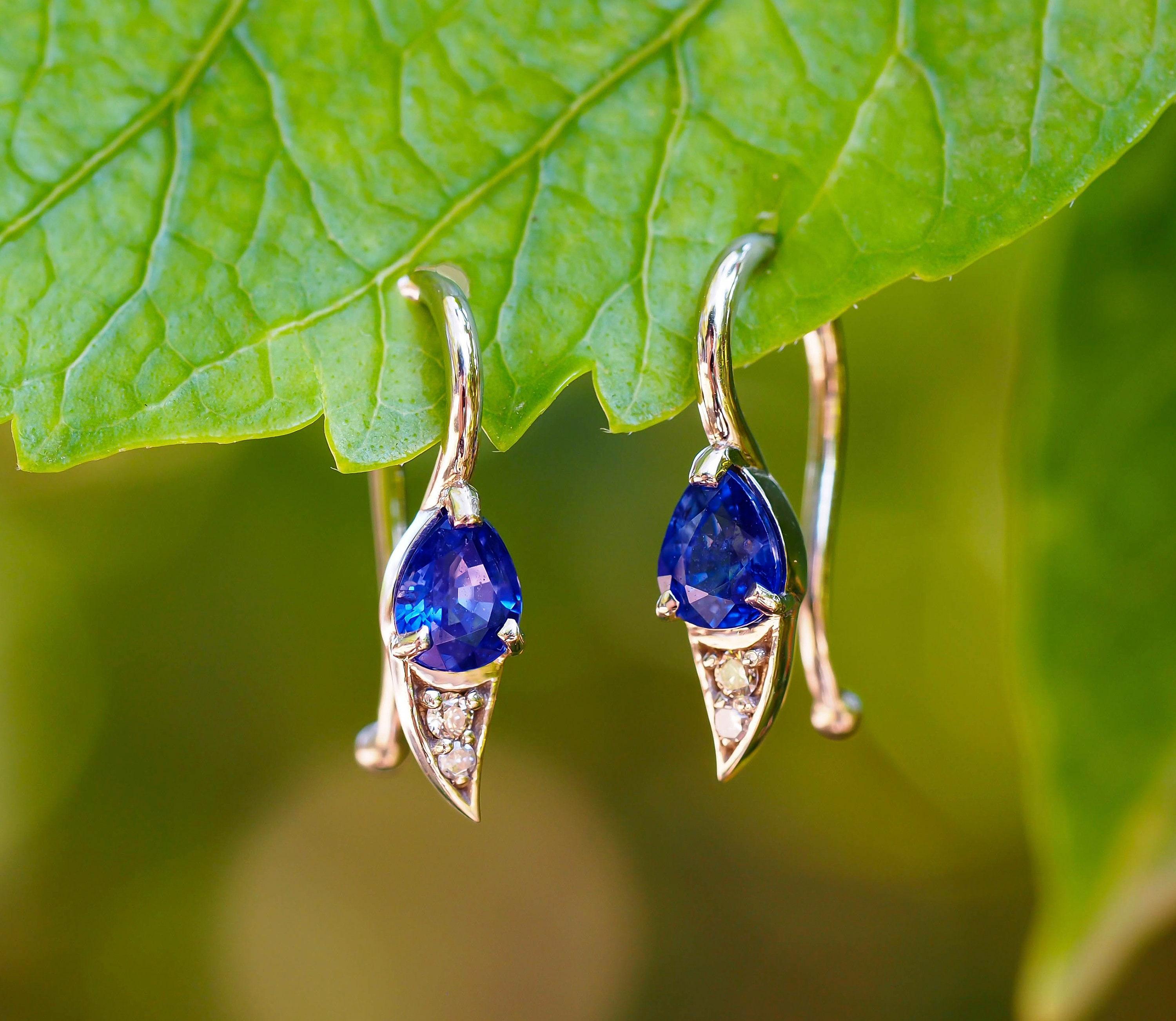 Modern Pear sapphires earrings For Sale
