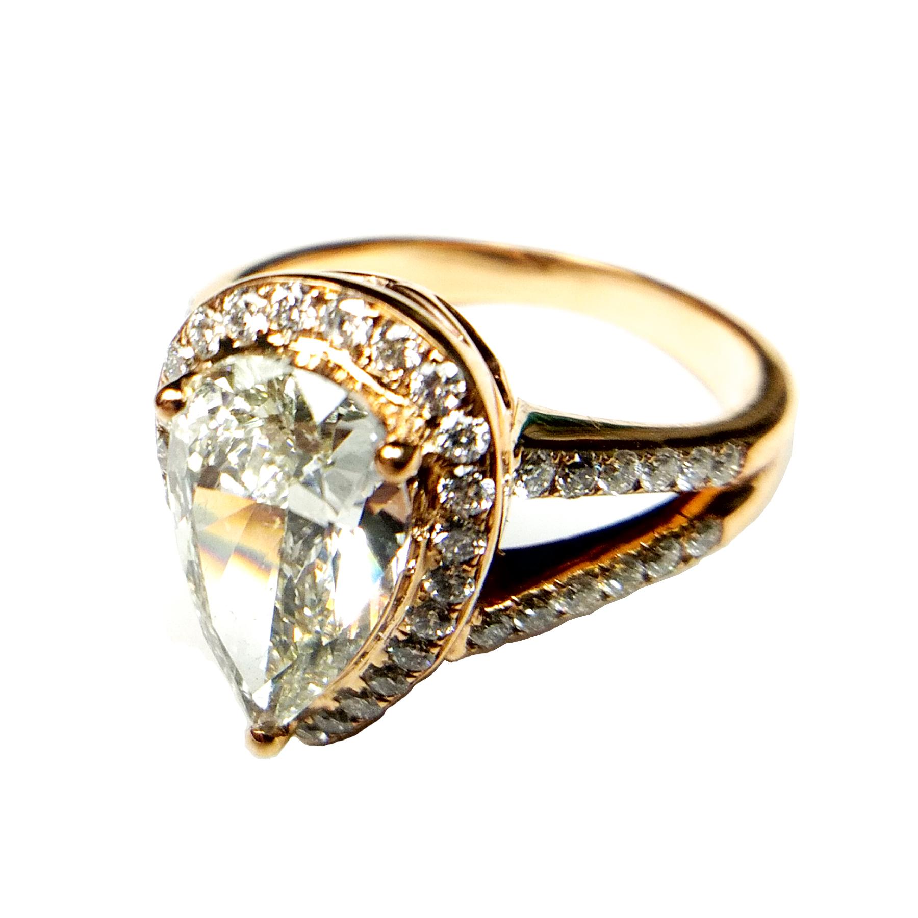 Women's or Men's Pear Shape Diamond Rose Gold Wedding/Engagement Ring