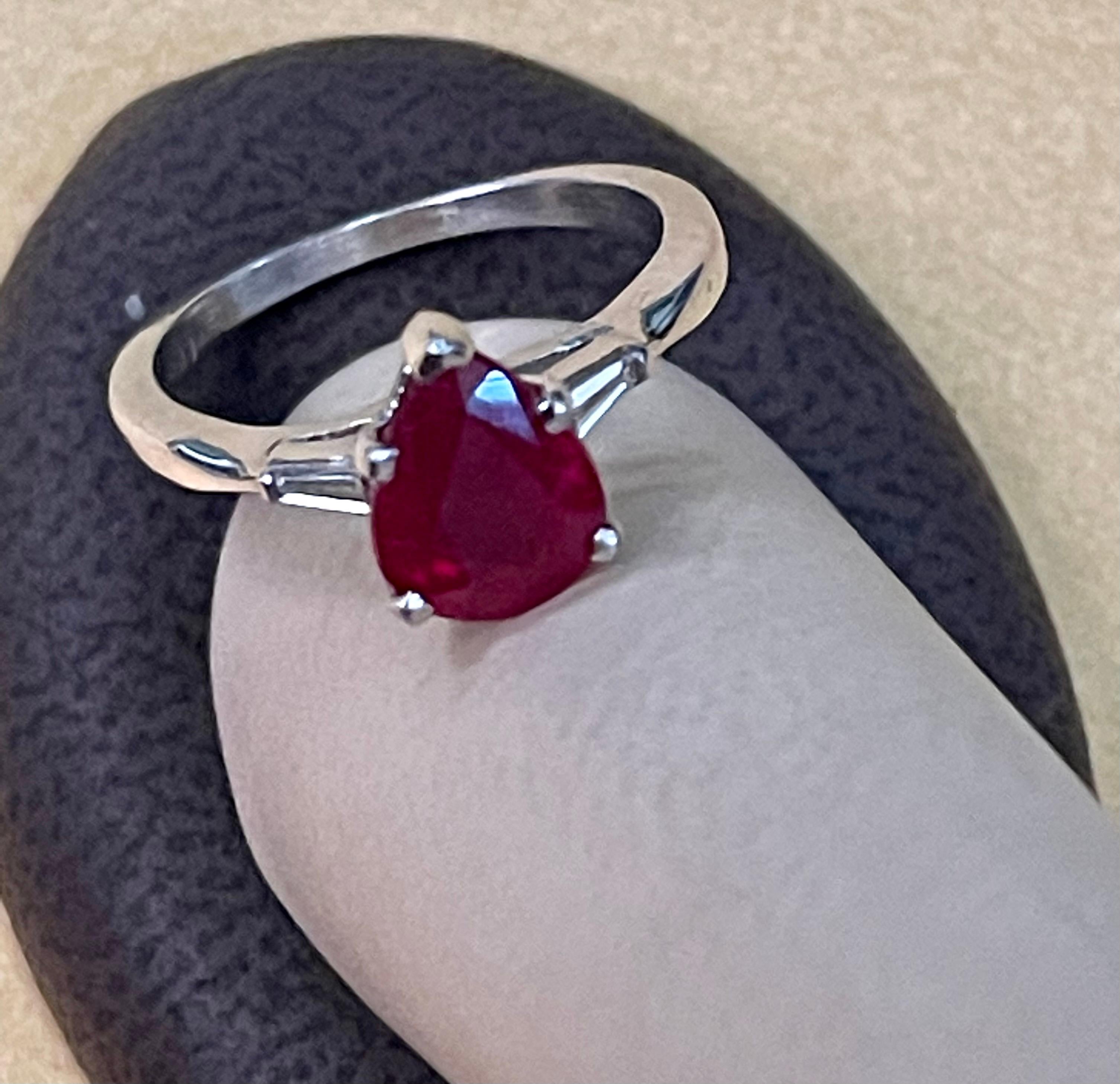 Pear Shape 2 Carat Treated Ruby & Diamond 14 Karat White Gold Ring In Excellent Condition For Sale In New York, NY
