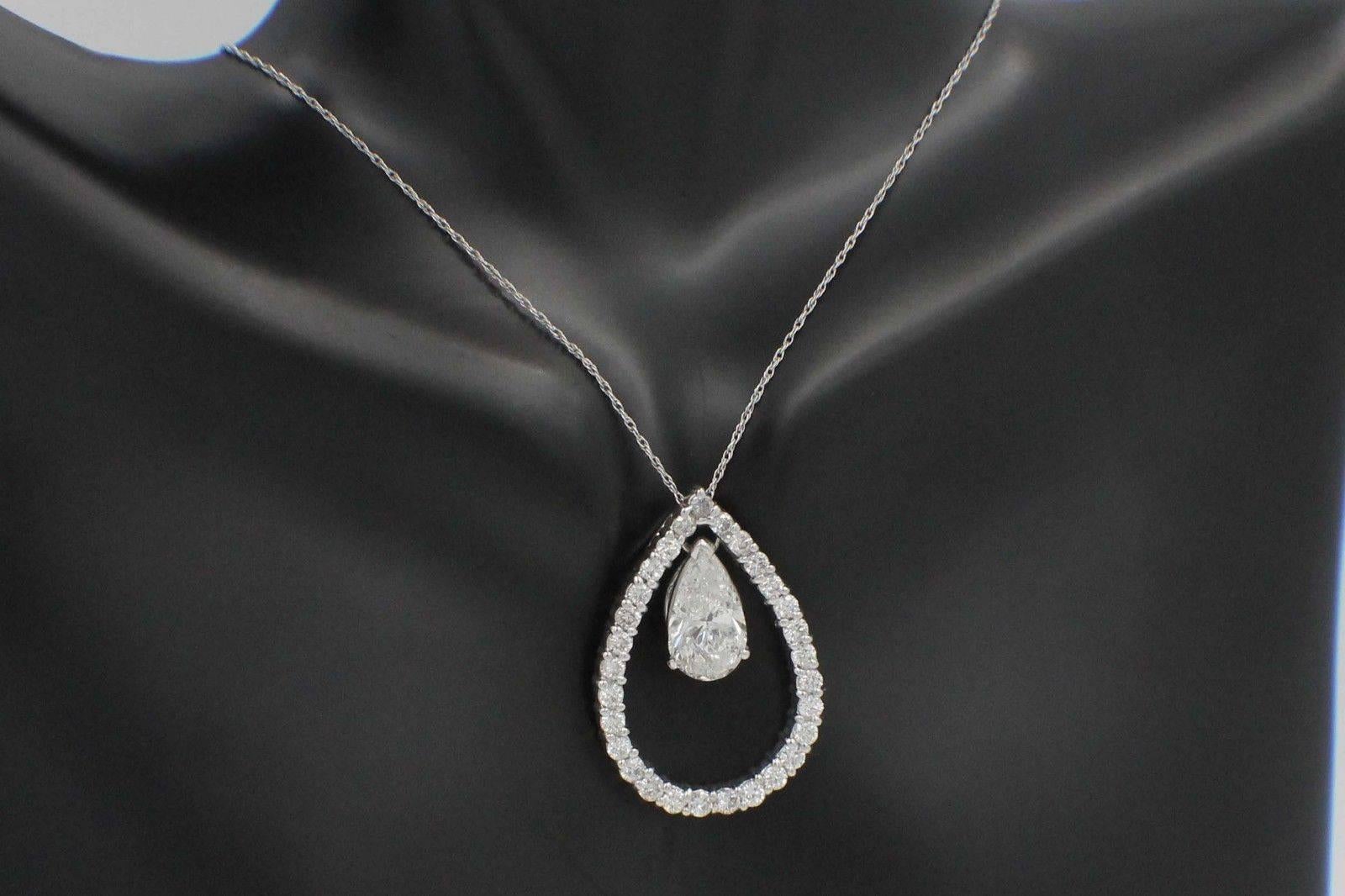 Collier pendentif en or blanc 18 carats avec diamants en forme de poire de 3,88 carats en vente 5