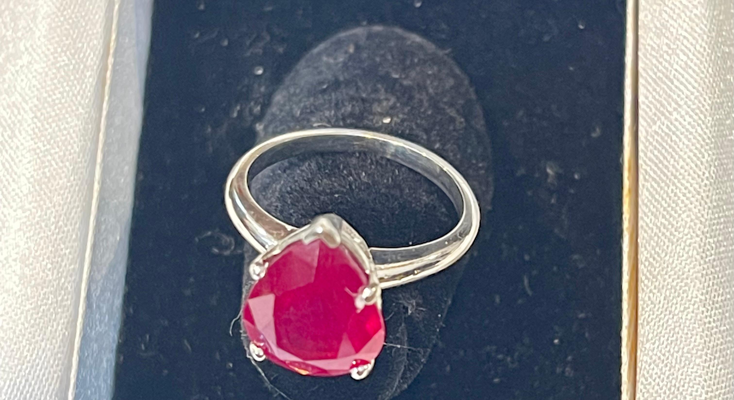 Pear Shape 4.5 Carat Treated Ruby 14 Karat White Gold Ring For Sale 1