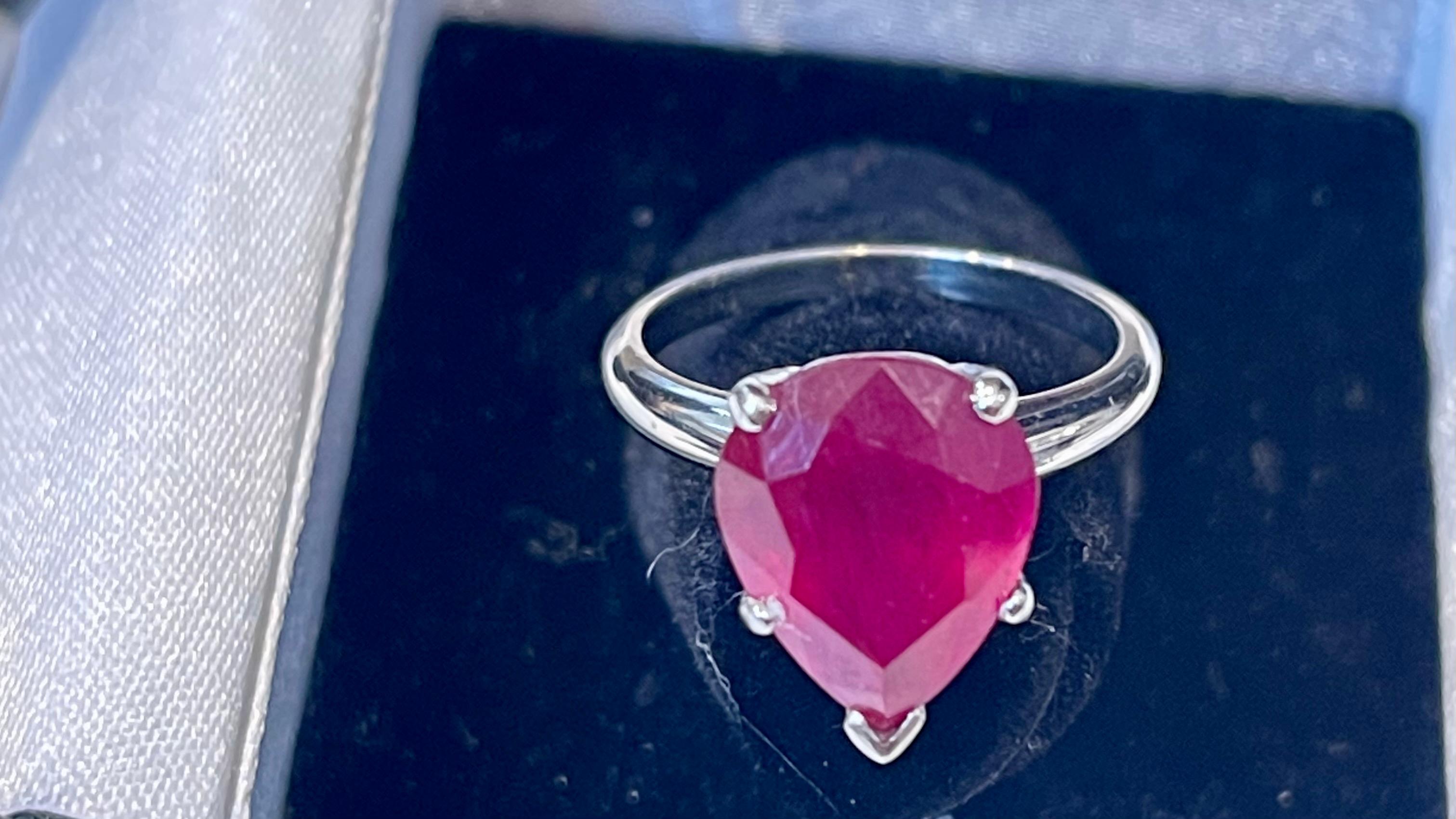 Pear Shape 4.5 Carat Treated Ruby 14 Karat White Gold Ring For Sale 2