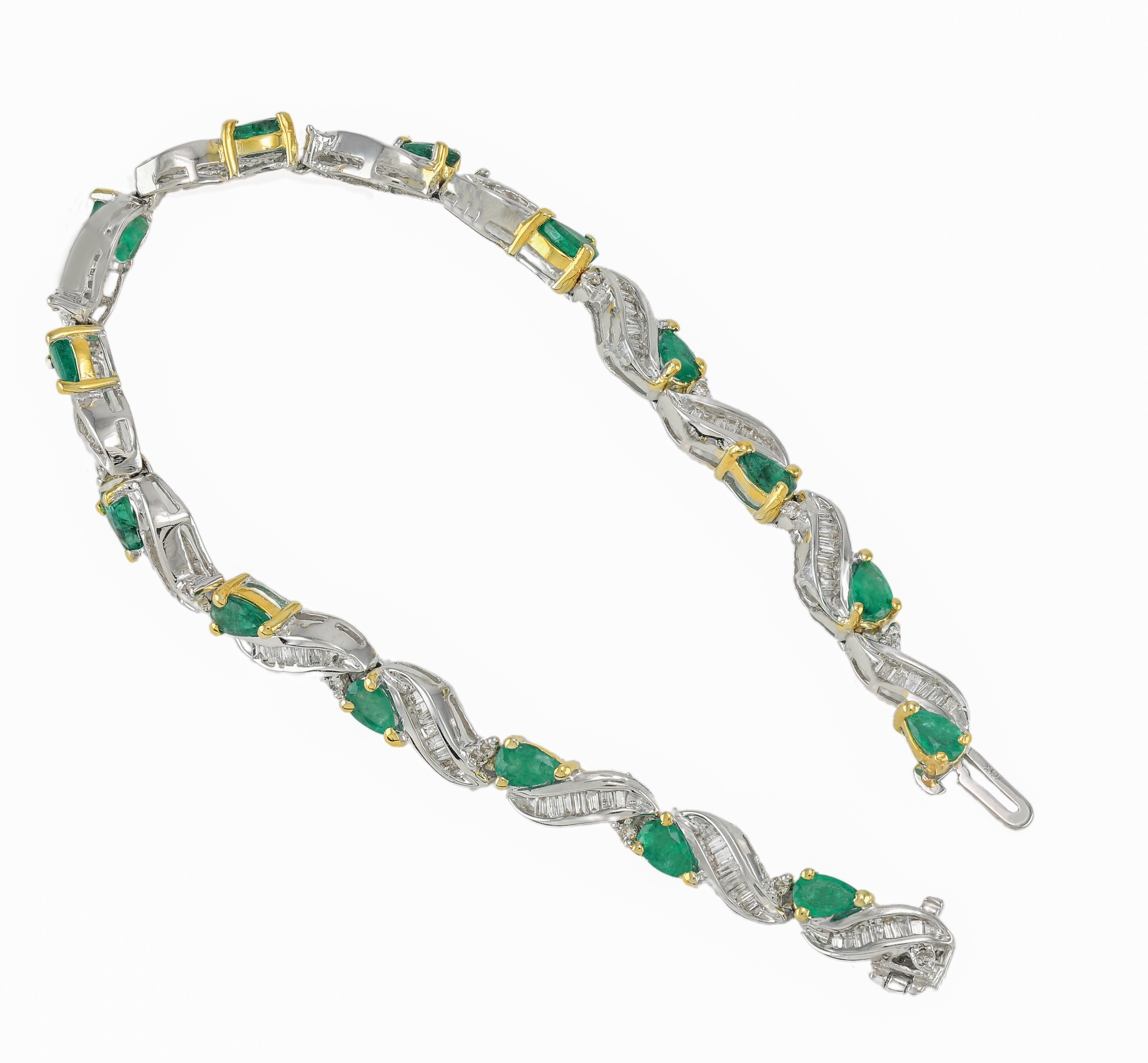 Moderne Bracelet en or blanc en forme de poire avec émeraudes de Colombie de 5,0 carats et diamants baguettes en vente