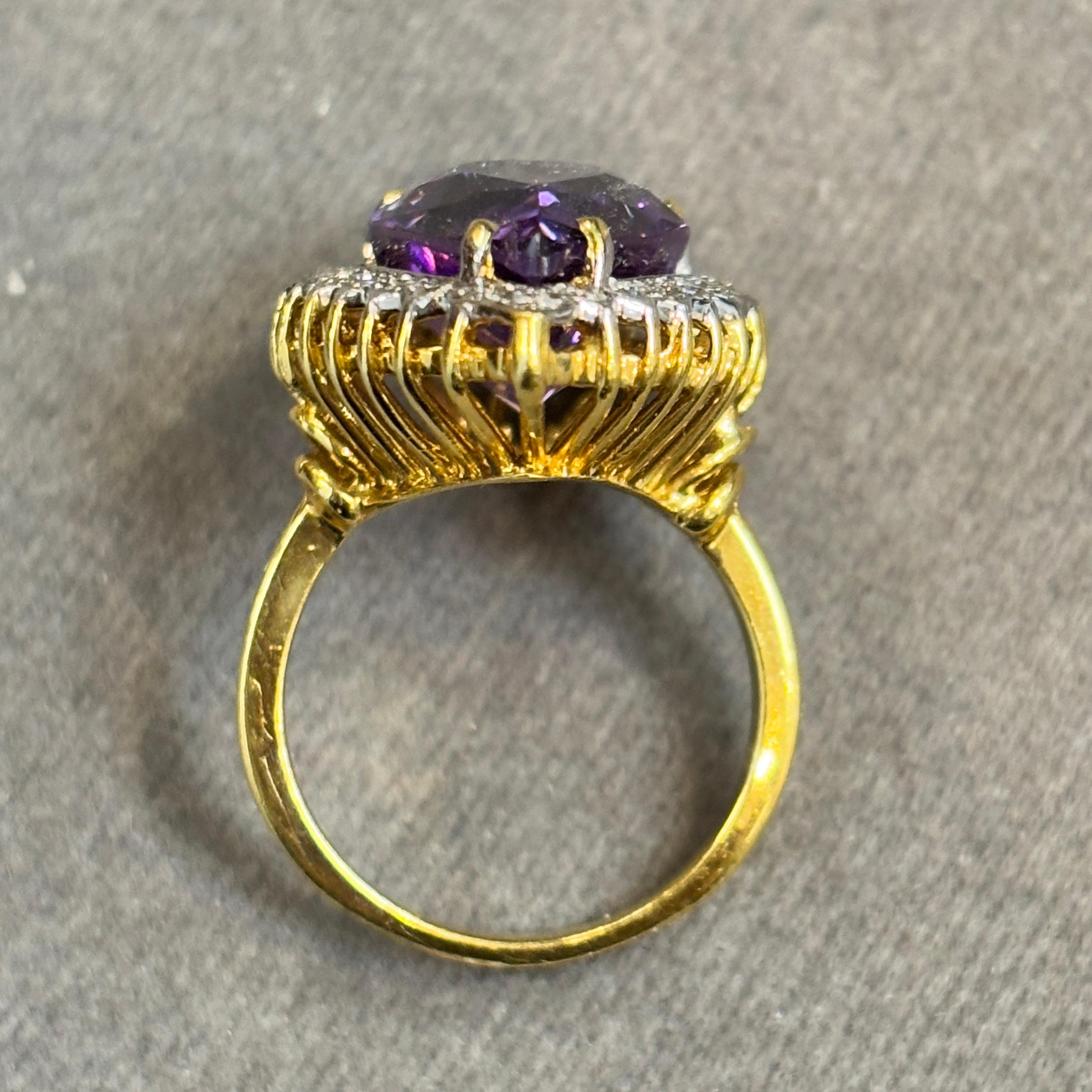 Anello con ametista e diamanti a forma di pera in vendita 1