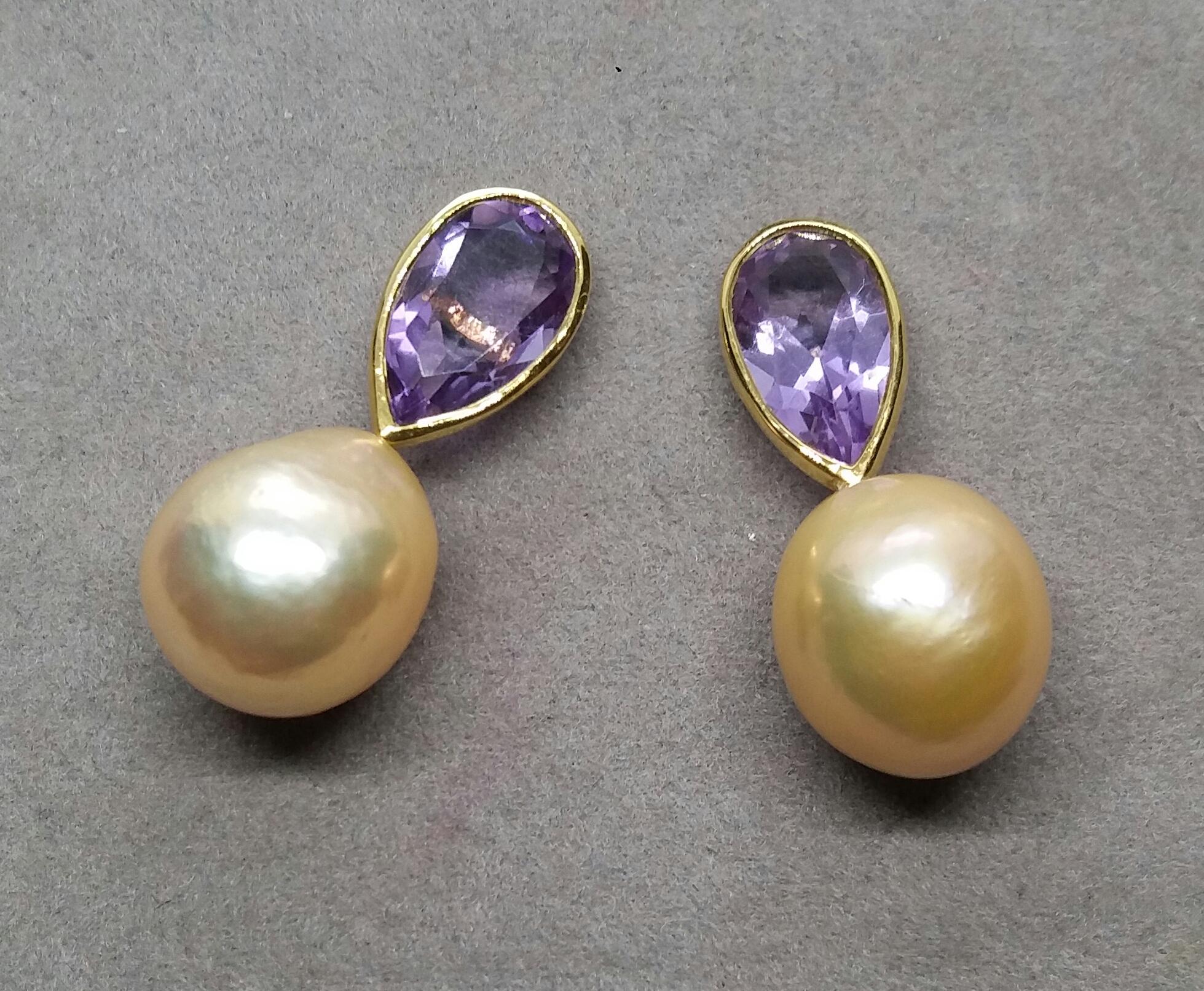 Pear Cut Pear Shape Amethysts 14 K Yellow Gold Cream Color Baroque Pearl Stud Earrings For Sale