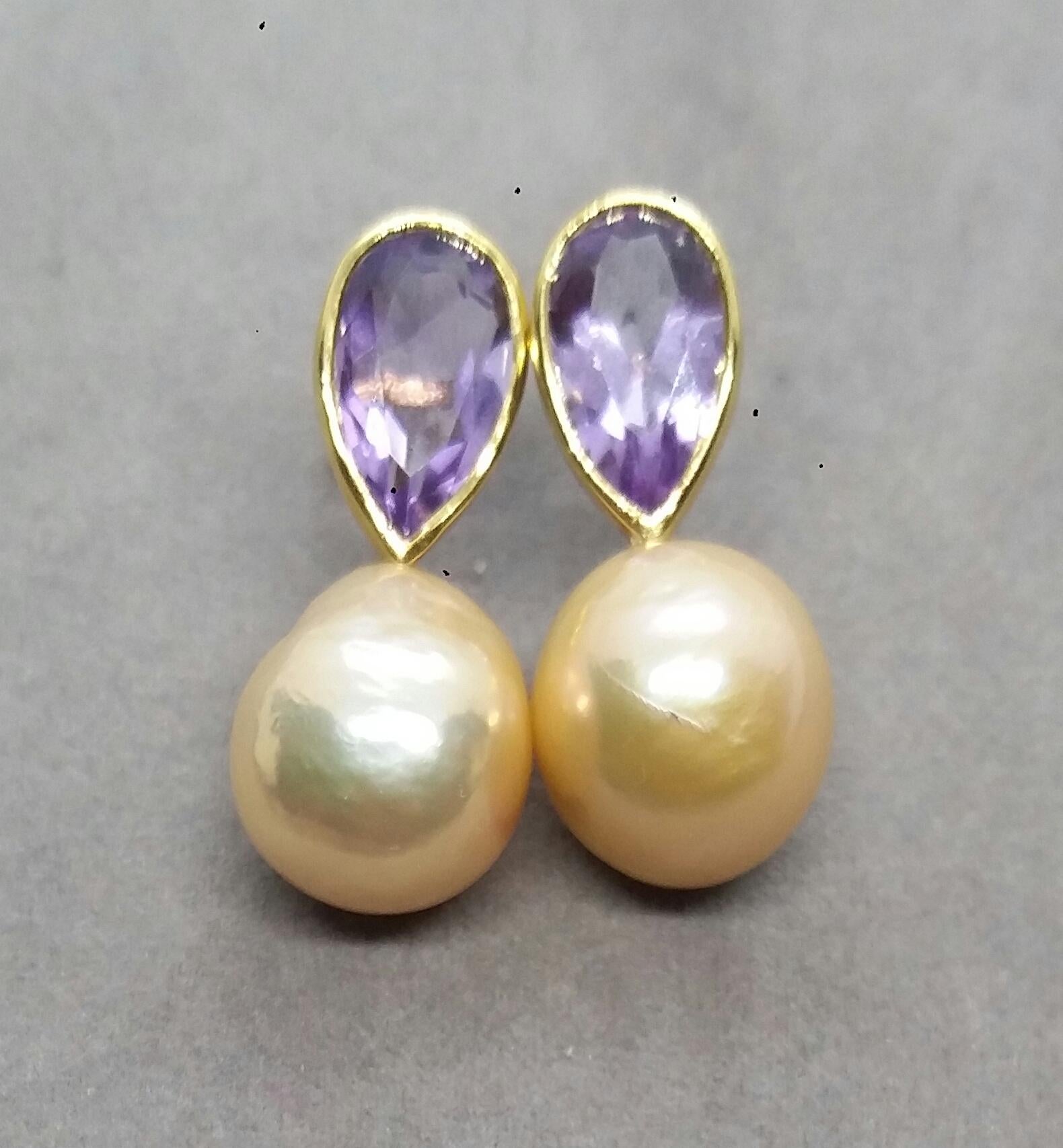 Boucles d'oreilles en or jaune 14 K, perles baroques de couleur crème, améthystes en forme de poire en vente 1