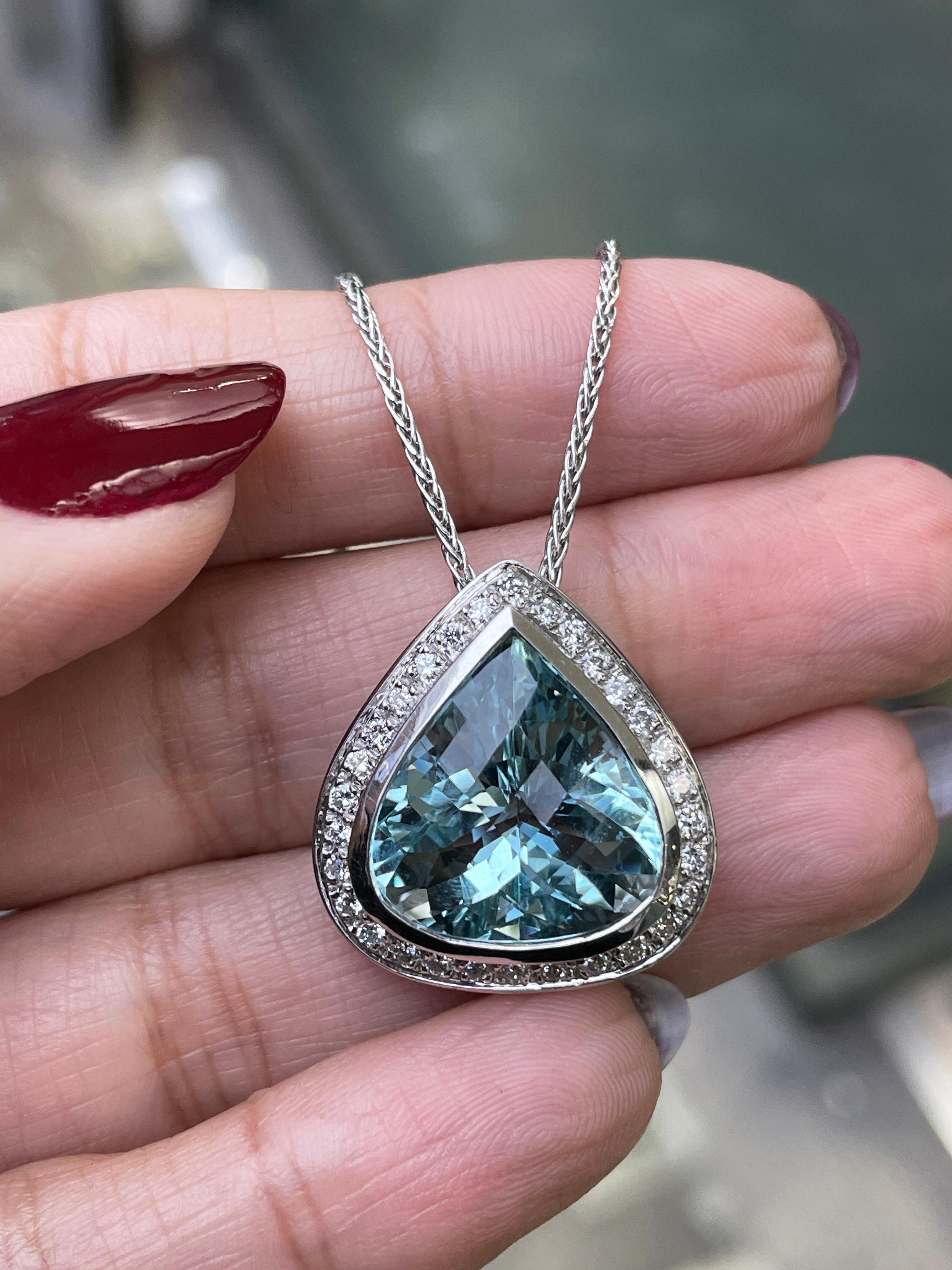 Modern Pear Shape Aquamarine and Diamond Halo 18 Carat White Gold Pendant and Chain For Sale
