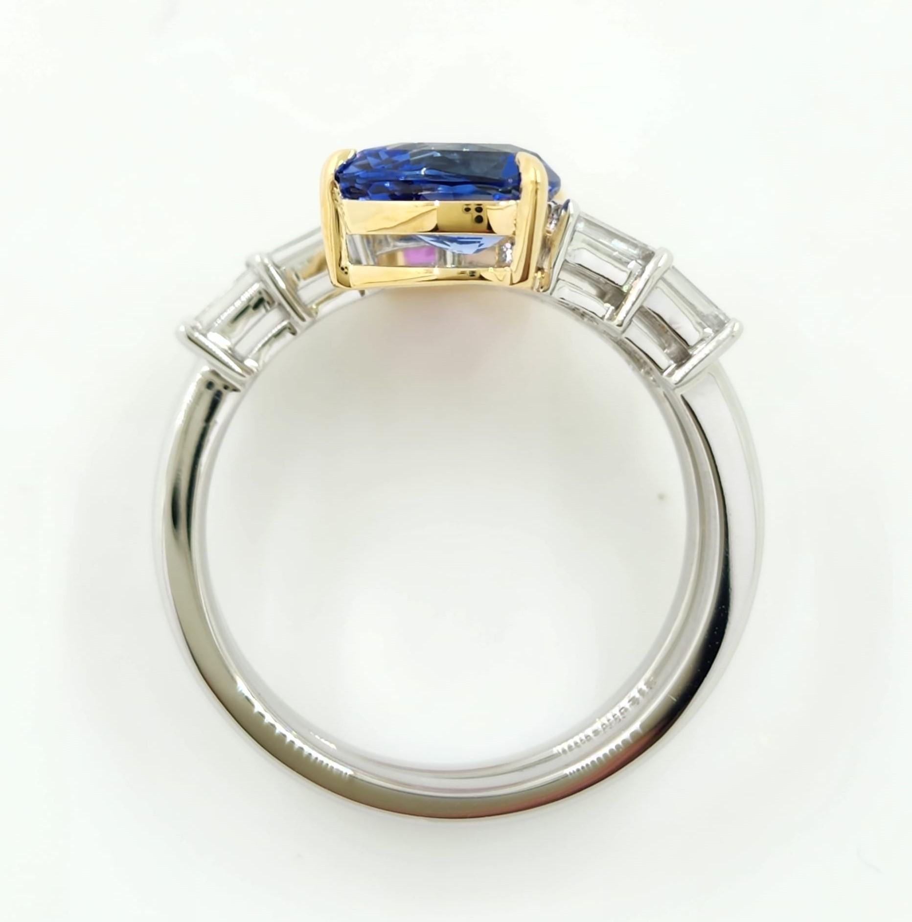 Pear Shape Blue and Pink Sapphire Diamond Ring in 18 Karat Yellow and White Gold In New Condition In Hong Kong, HK