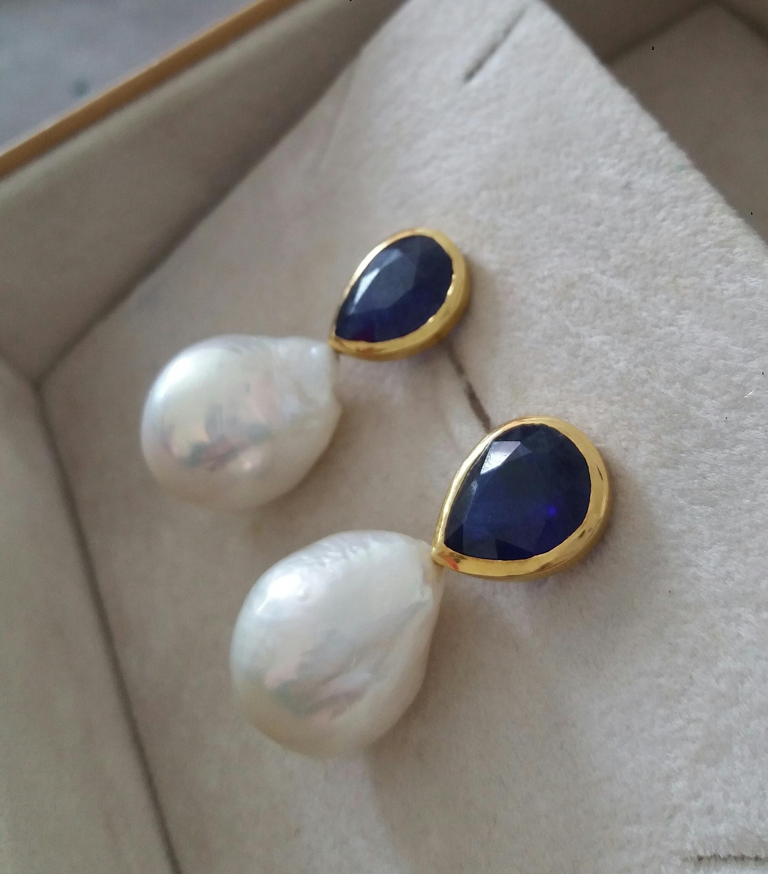 Pear Shape Blue Sapphires 14k Yellow Gold Bezel Baroque Pearls Stud Earrings For Sale 6