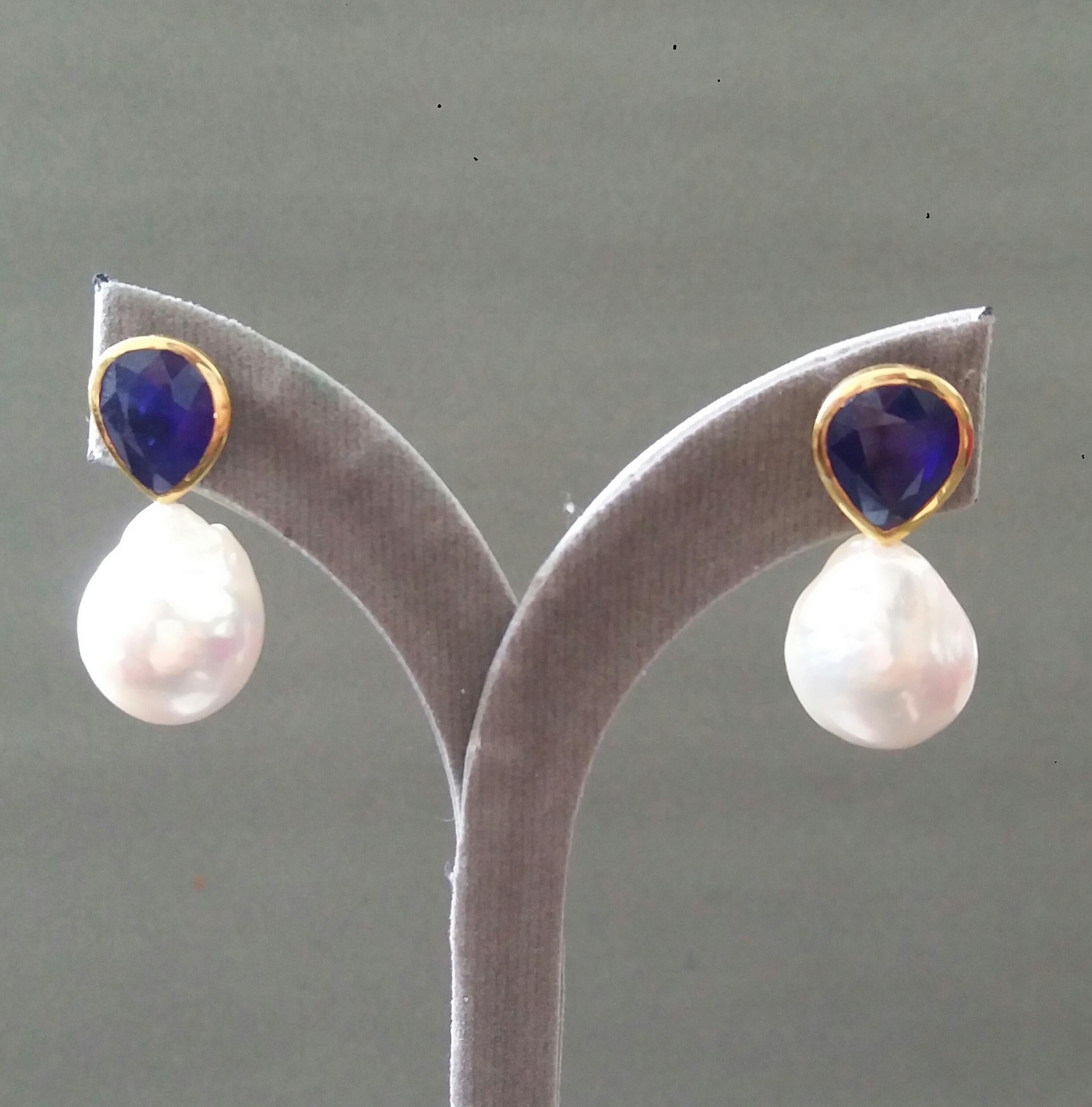 Pear Shape Blue Sapphires 14k Yellow Gold Bezel Baroque Pearls Stud Earrings For Sale 7