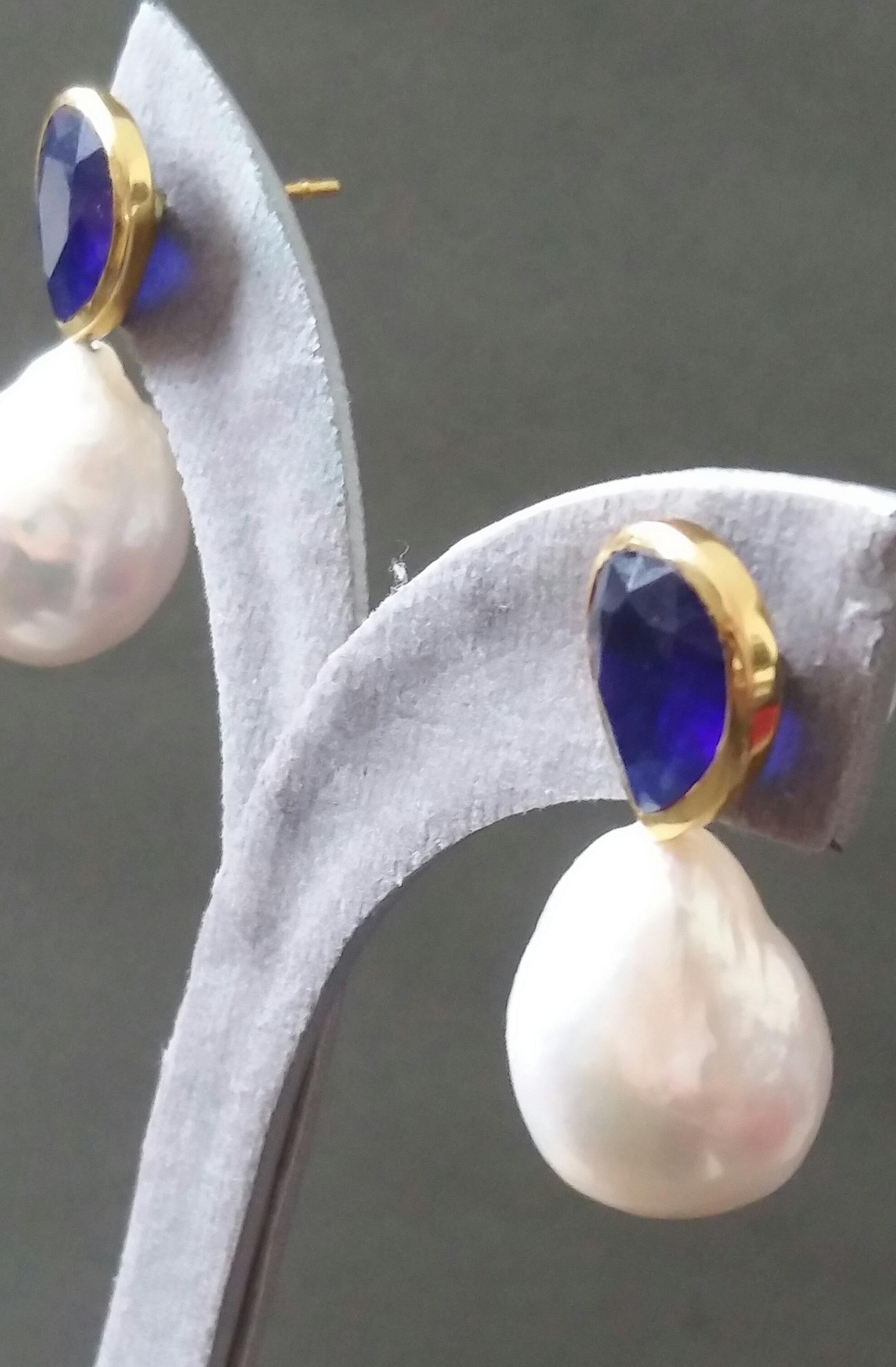 Pear Shape Blue Sapphires 14k Yellow Gold Bezel Baroque Pearls Stud Earrings For Sale 8