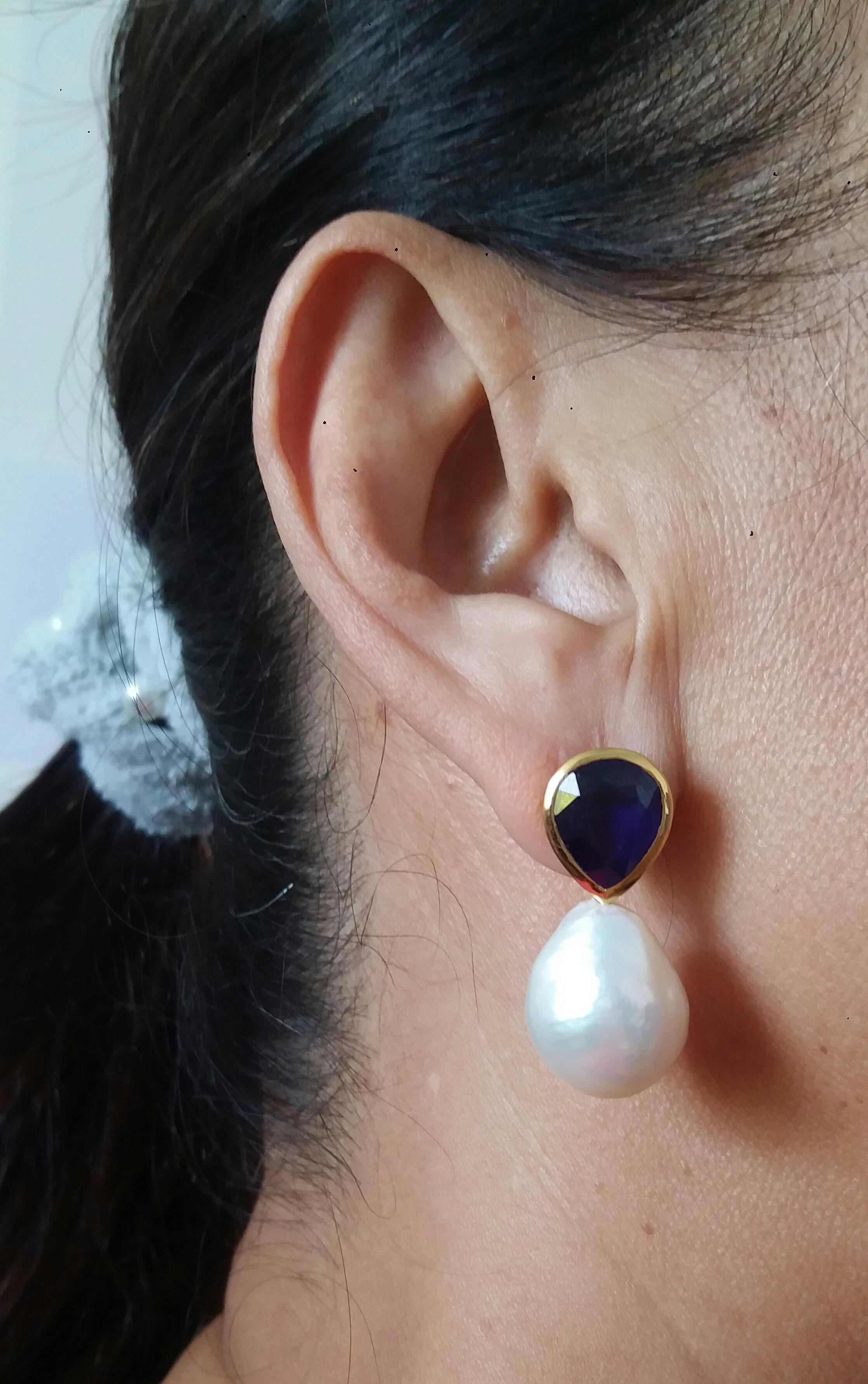 Pear Shape Blue Sapphires 14k Yellow Gold Bezel Baroque Pearls Stud Earrings For Sale 10