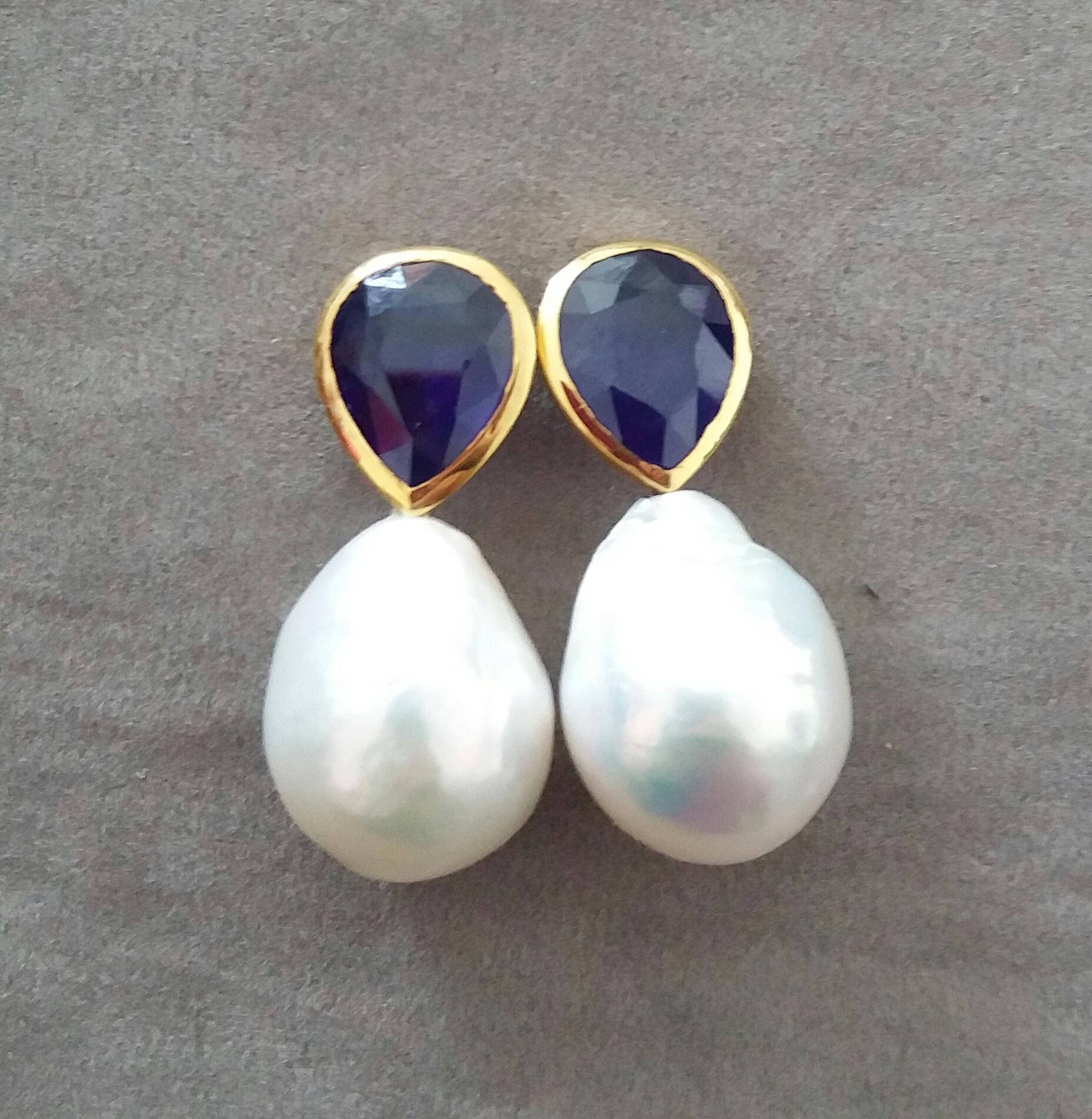Mixed Cut Pear Shape Blue Sapphires 14k Yellow Gold Bezel Baroque Pearls Stud Earrings For Sale