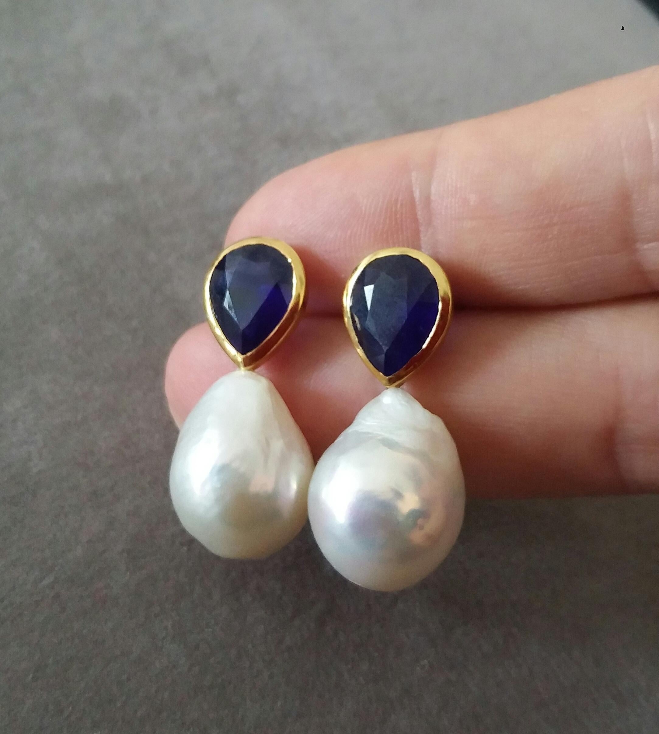 Pear Shape Blue Sapphires 14k Yellow Gold Bezel Baroque Pearls Stud Earrings For Sale 2
