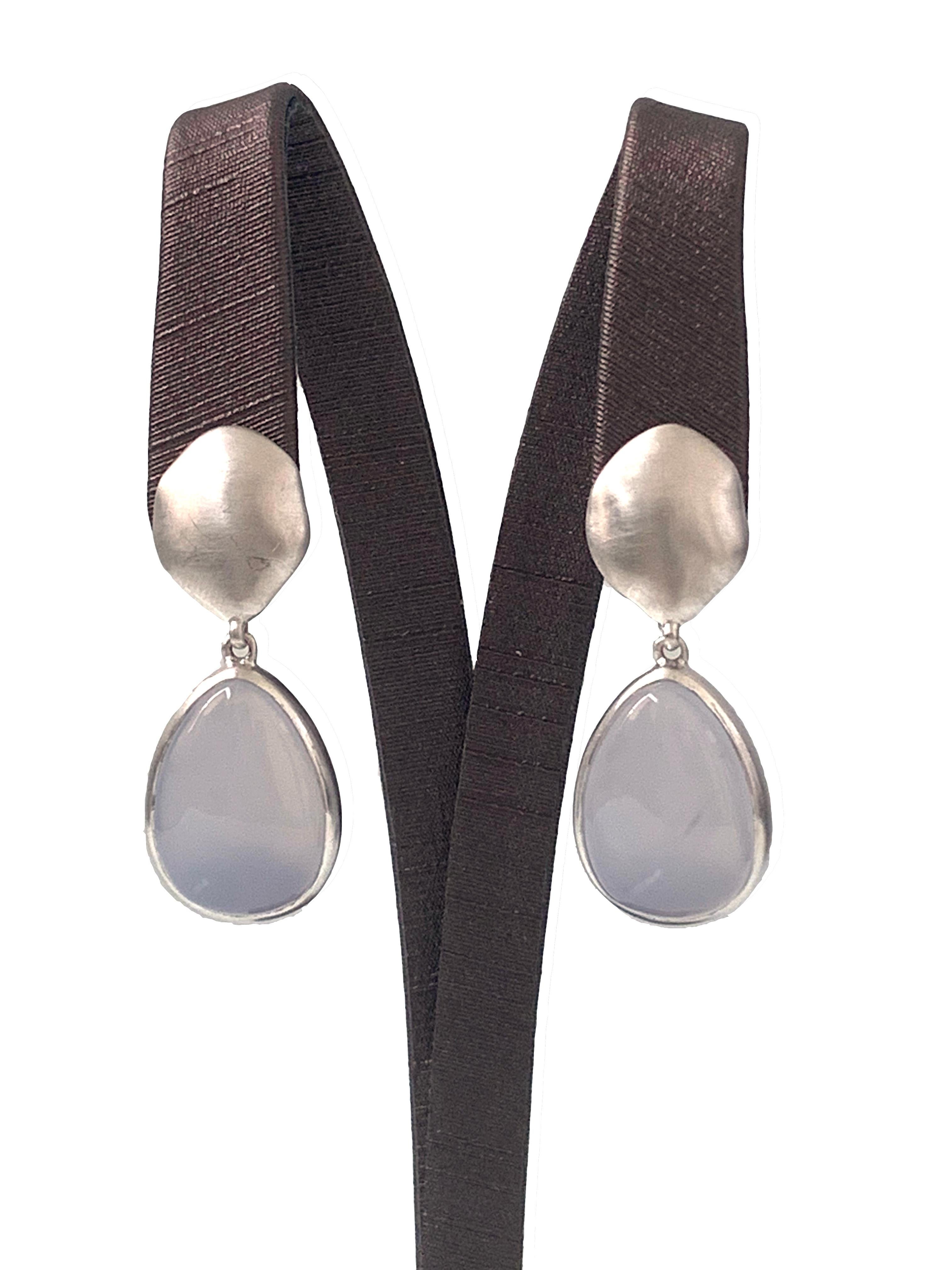 Pear-shape Cabochon Chalcedony Drop Sterling Silver Earrings In New Condition For Sale In Los Angeles, CA